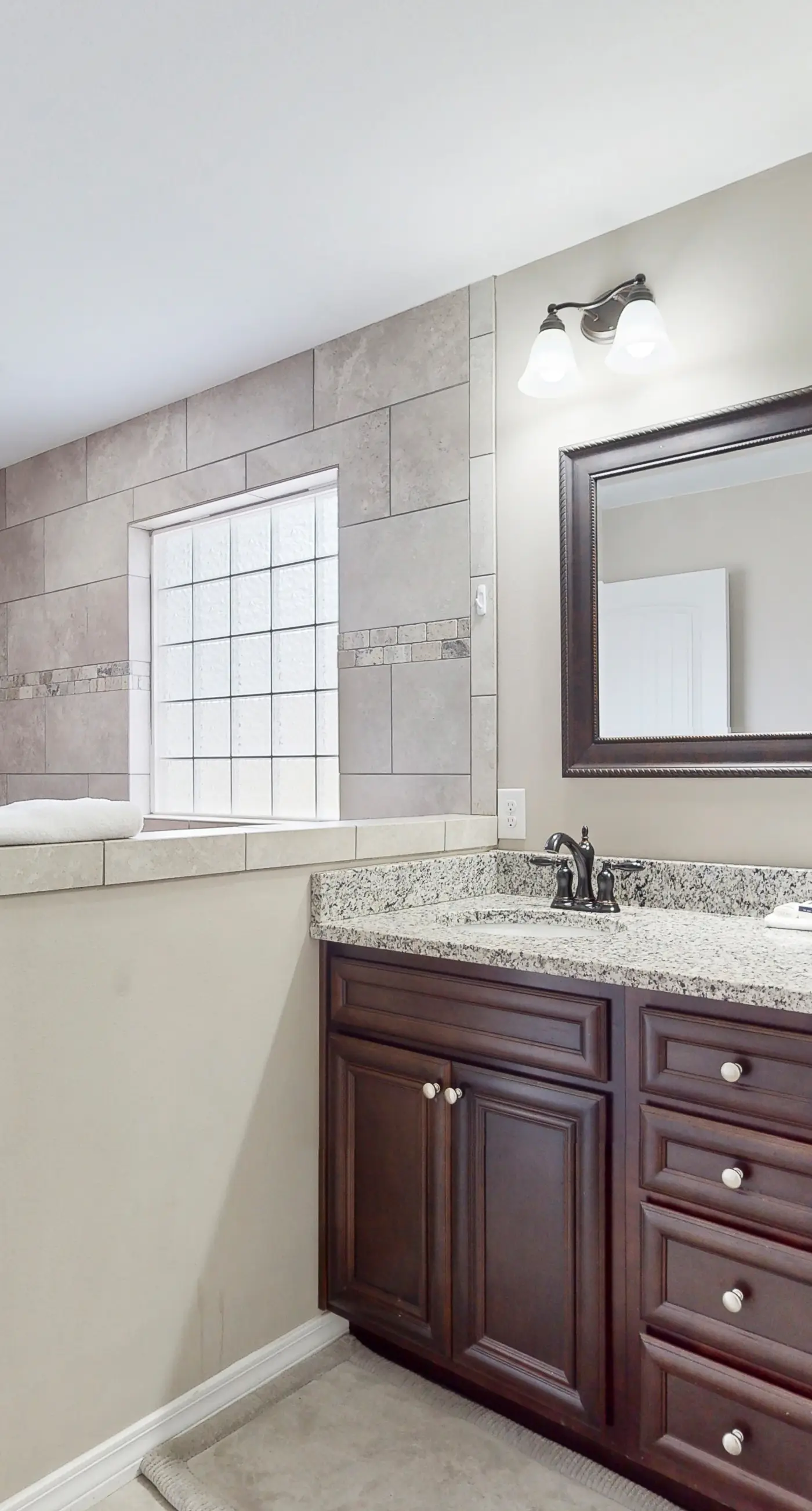 Custom Home with Private Pool, Entertainer`s Kitchen & Beach Gear - Near Beach