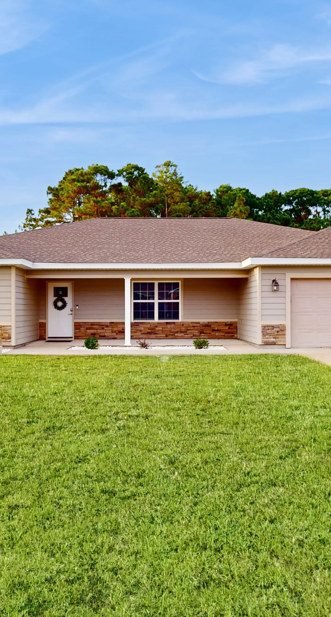 Custom Home with Private Pool, Entertainer`s Kitchen & Beach Gear - Near Beach