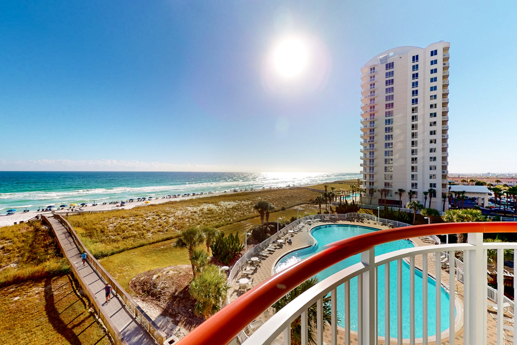 Beachfront condo with balcony, beach & pool views, pool, tennis, gym, W&D, & AC
