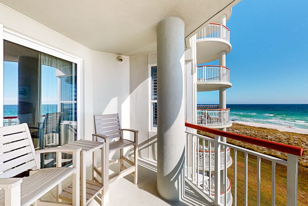 Beachfront condo with balcony, beach & pool views, pool, tennis, gym, W&D, & AC