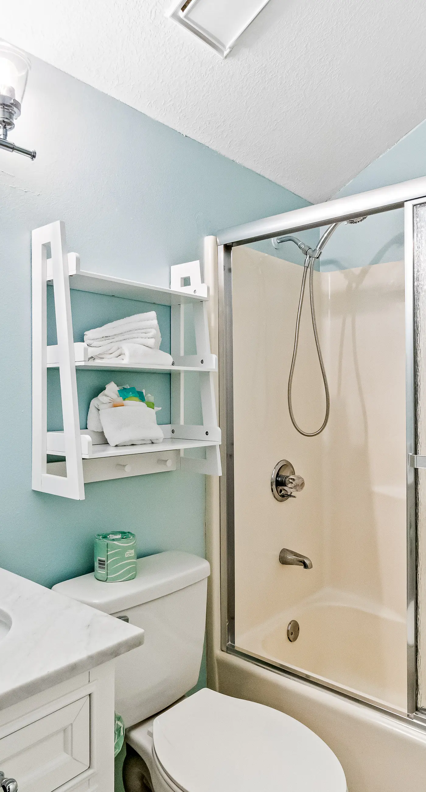 Lovely home with sound view, balcony, full kitchen, central AC, & washer/dryer