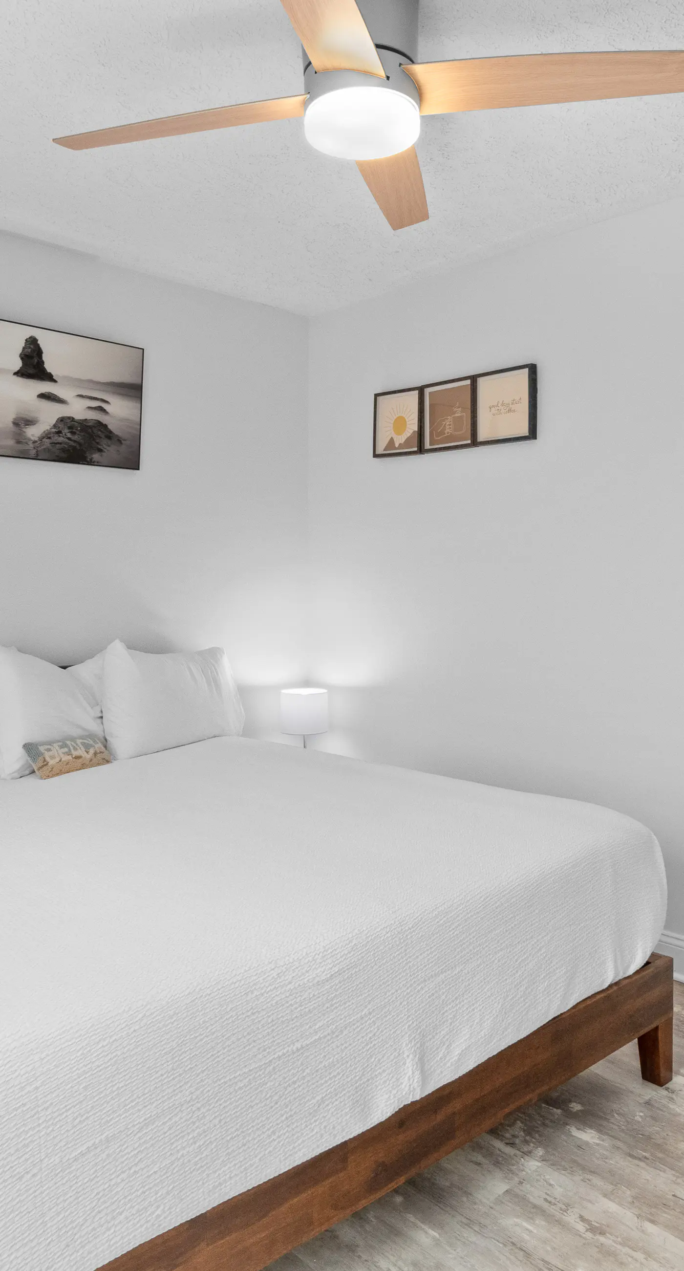 Spacious home, dog friendly, WiFi, & central AC - short walk to the beach