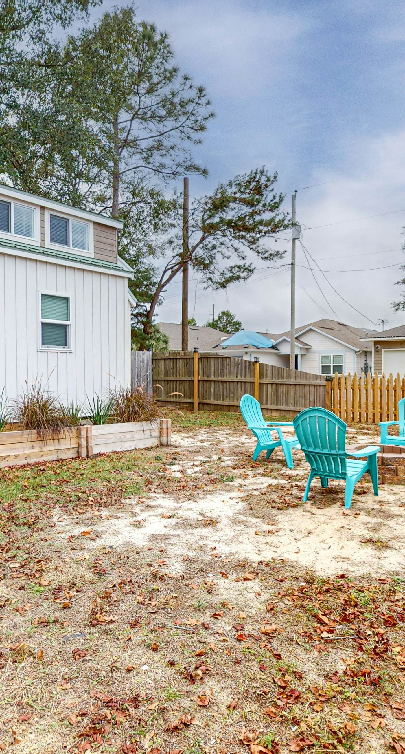 Peaceful & sun-soaked getaway with fire pit & W/D - near beaches, trails, & golf