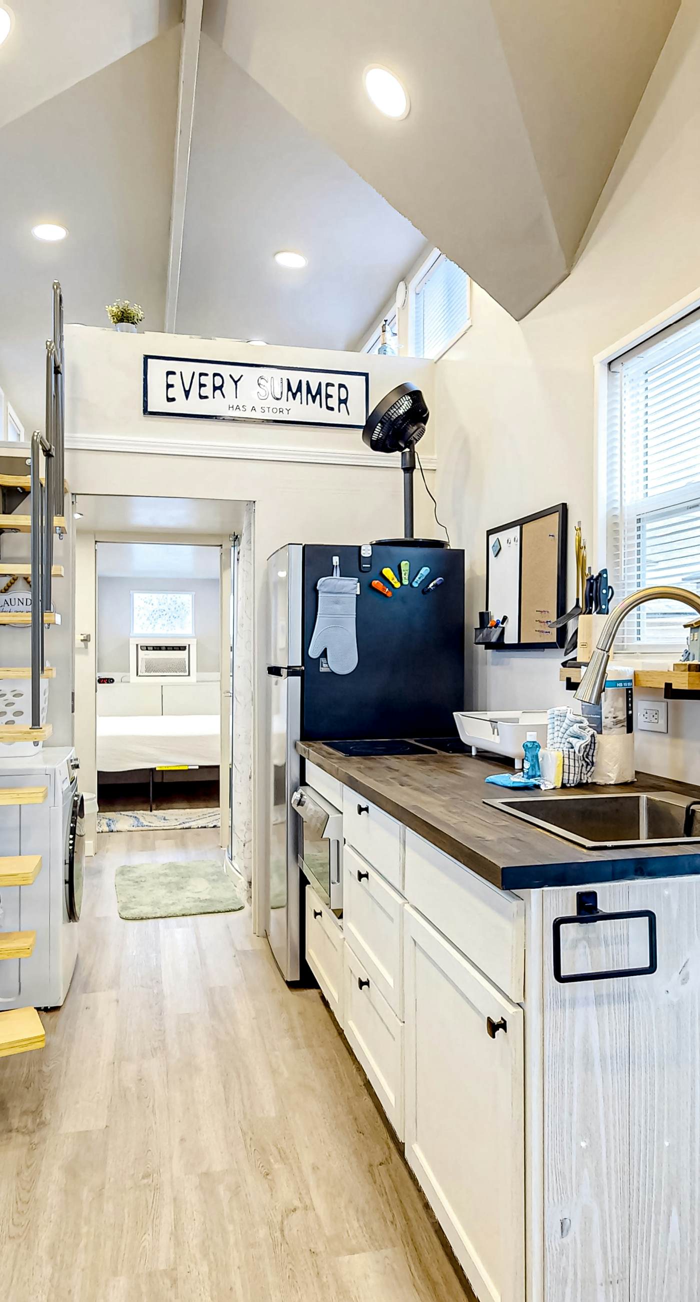 Peaceful & sun-soaked getaway with fire pit & W/D - near beaches, trails, & golf