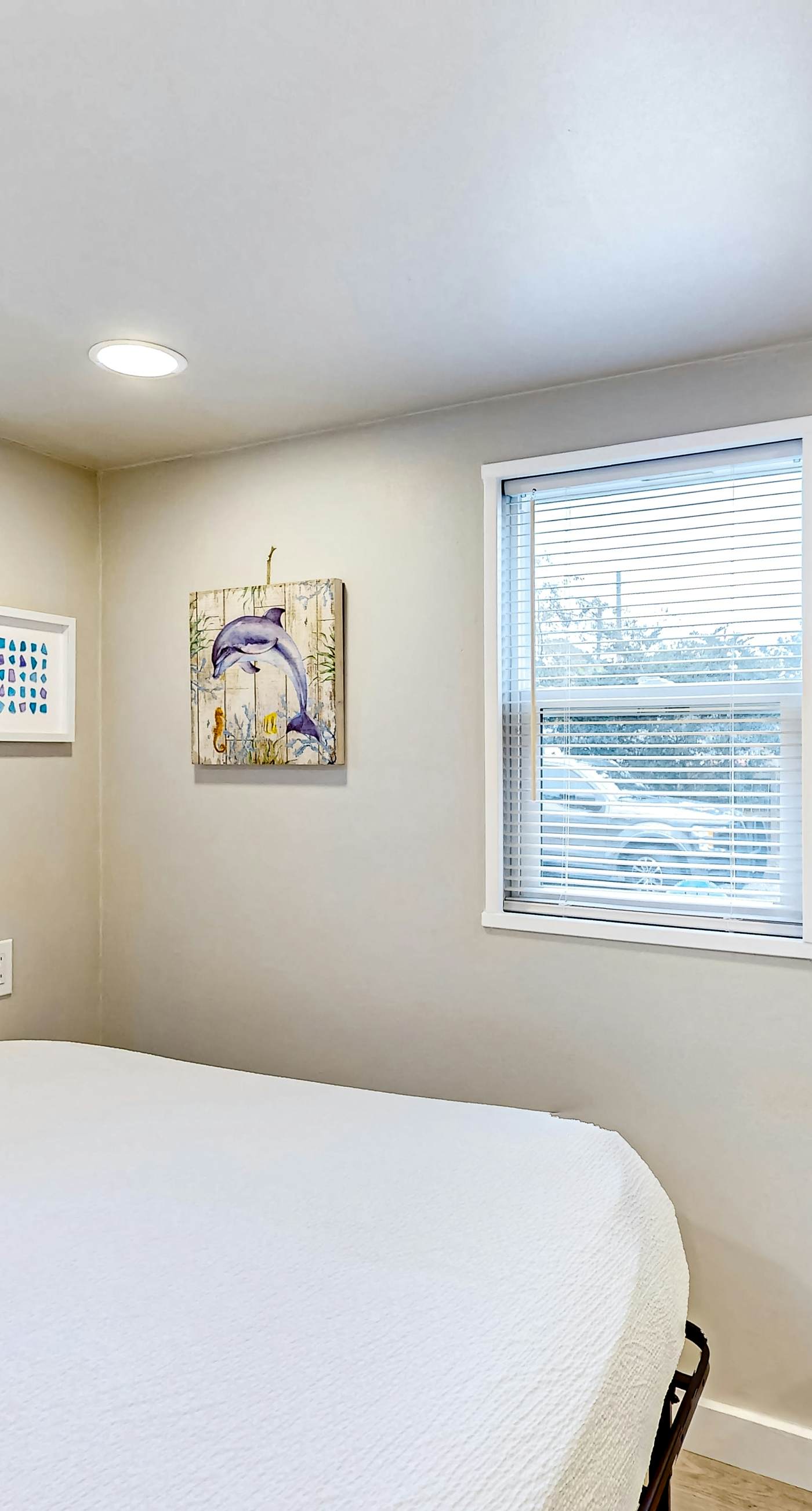 Peaceful & sun-soaked getaway with fire pit & W/D - near beaches, trails, & golf