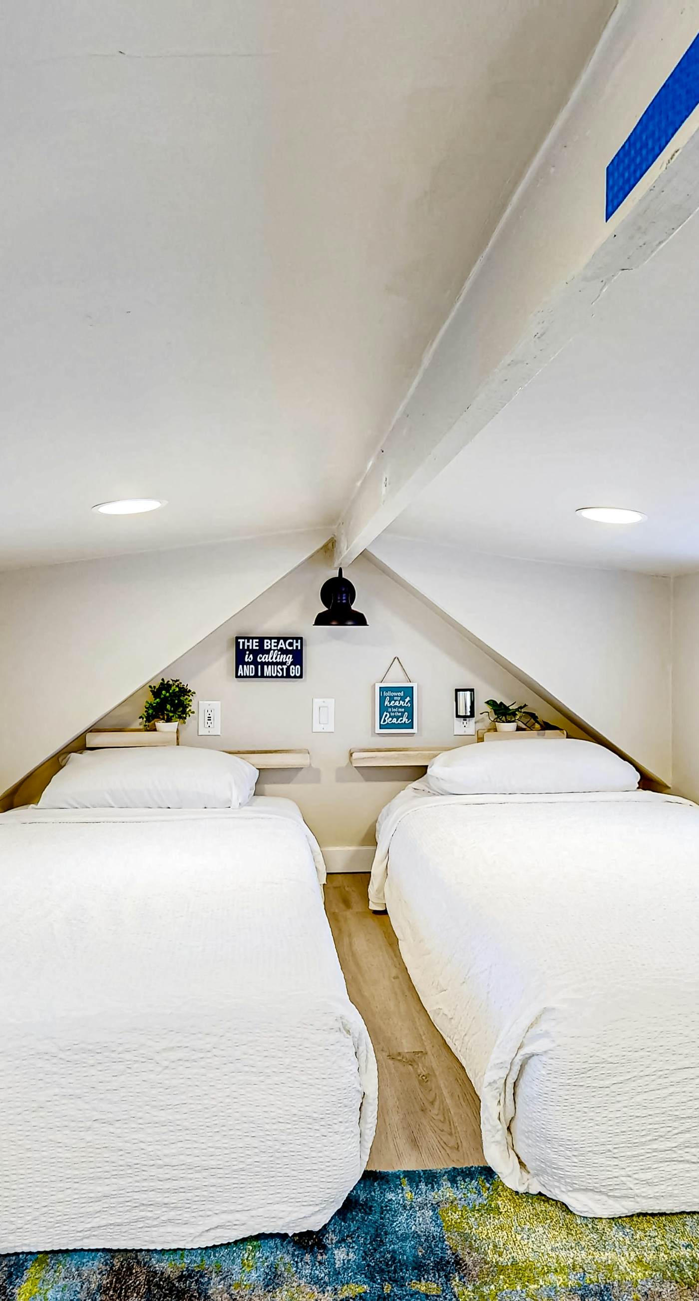 Peaceful & sun-soaked getaway with fire pit & W/D - near beaches, trails, & golf