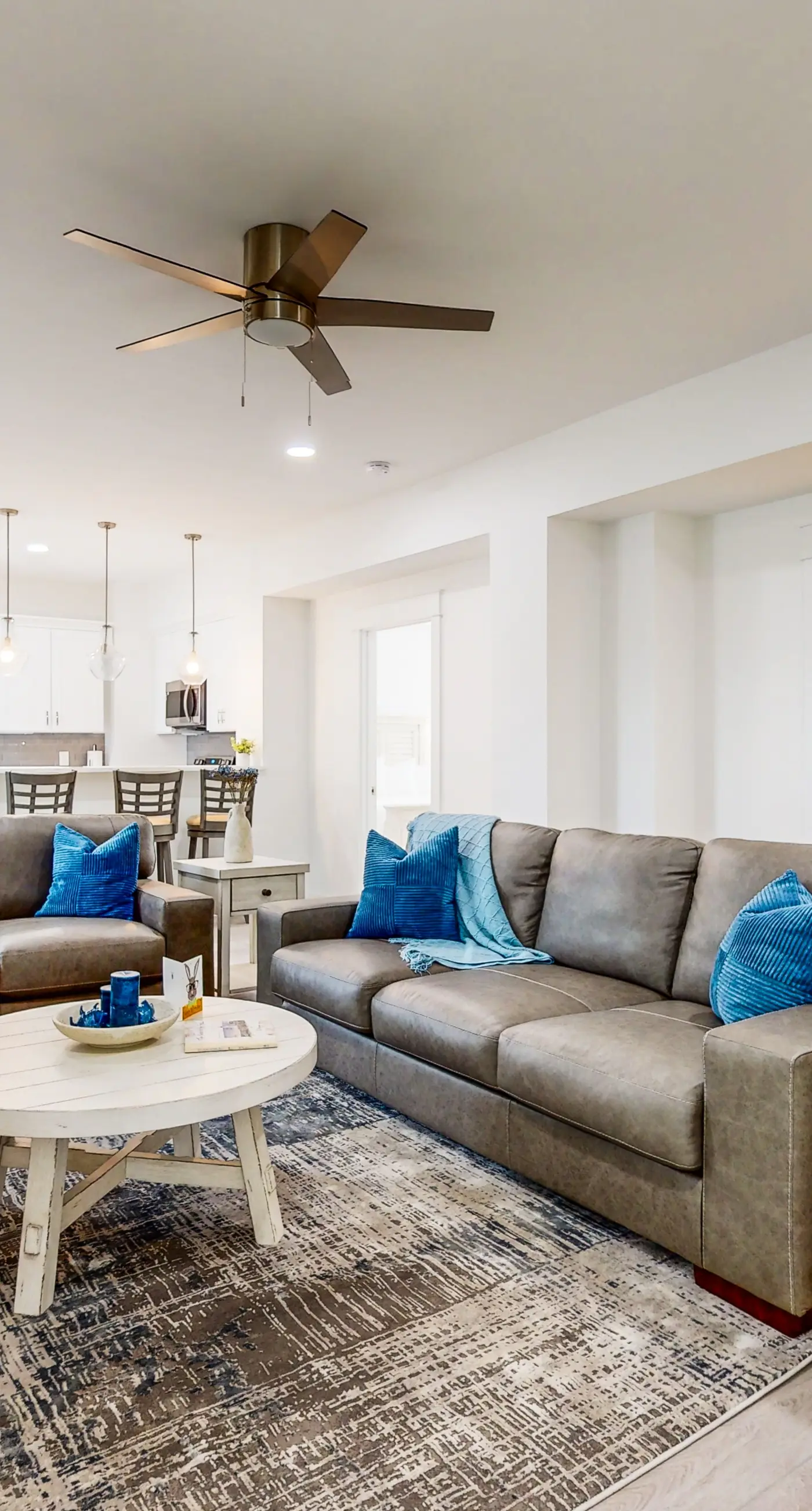 Dog-friendly house near the beach, balconies, washer&dryer, & cable