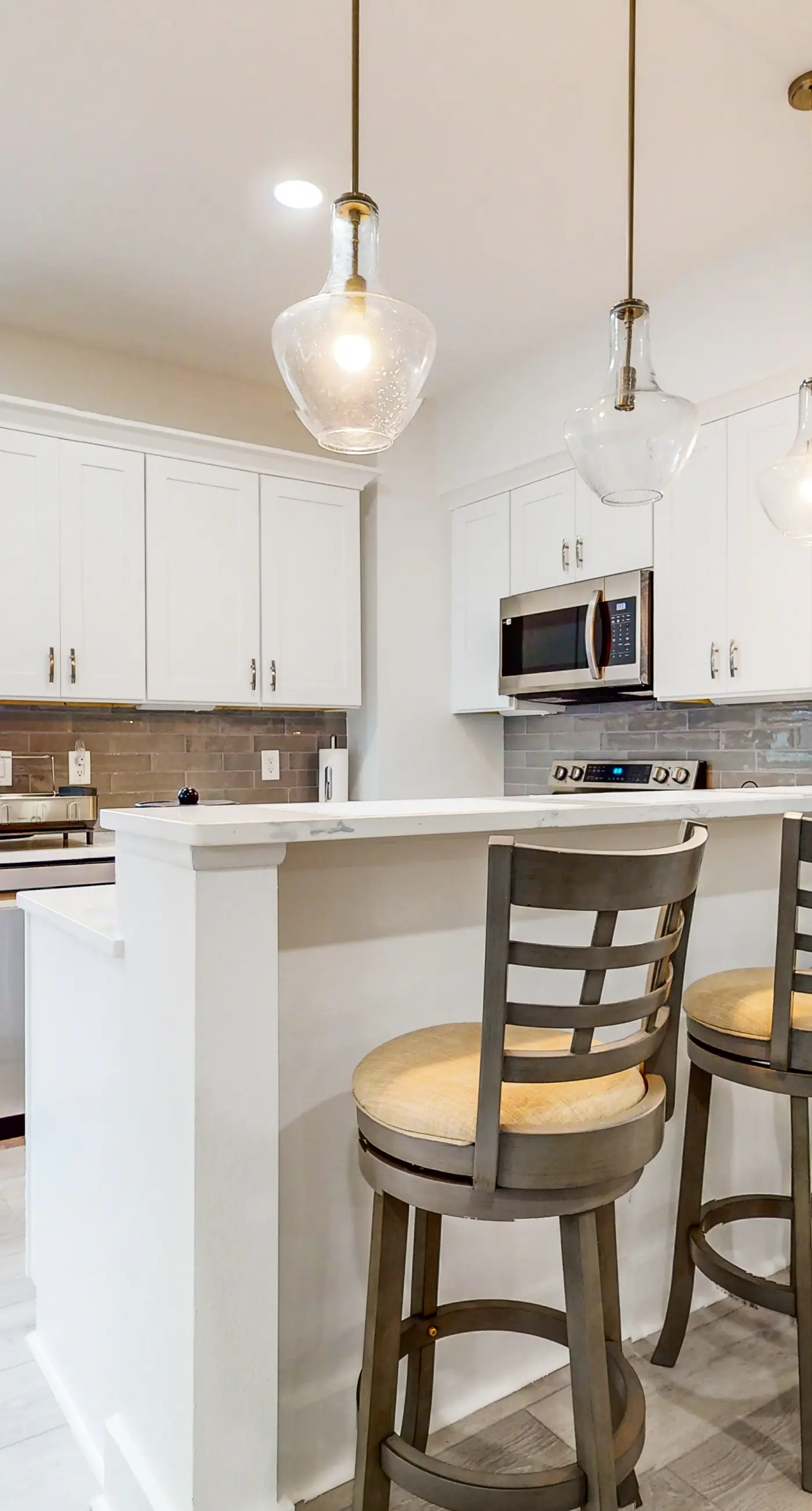 Dog-friendly house near the beach, balconies, washer&dryer, & cable