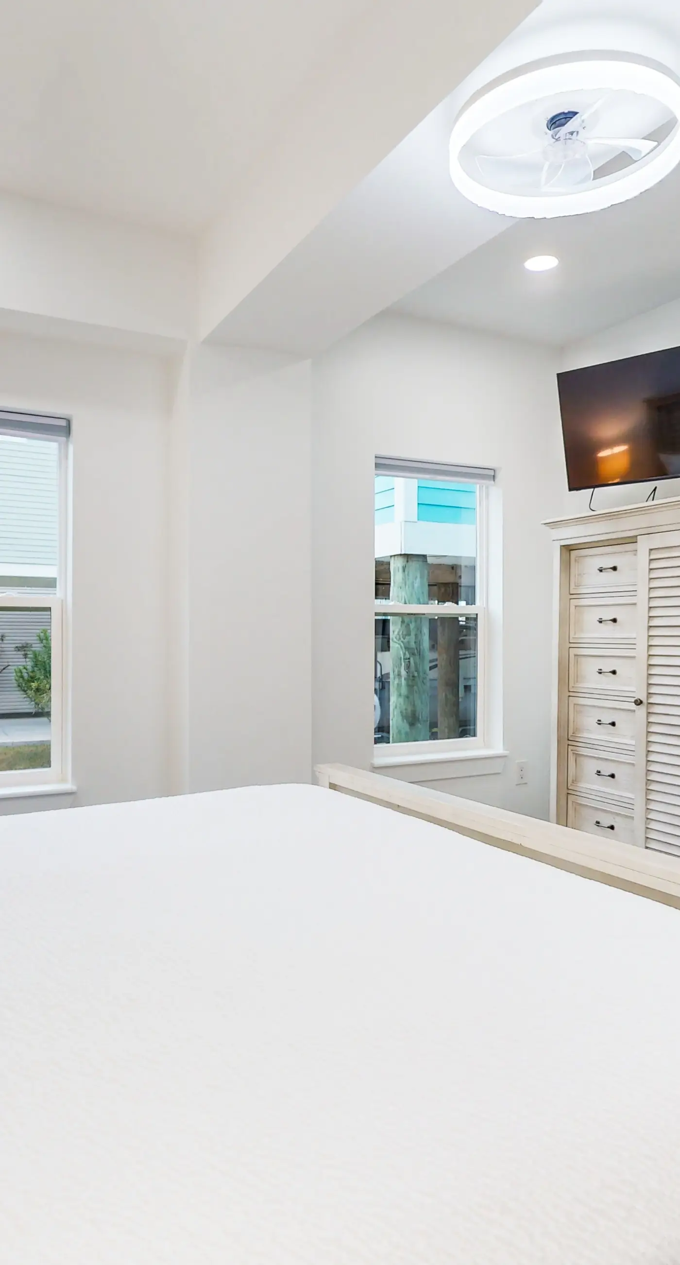 Dog-friendly house near the beach, balconies, washer&dryer, & cable