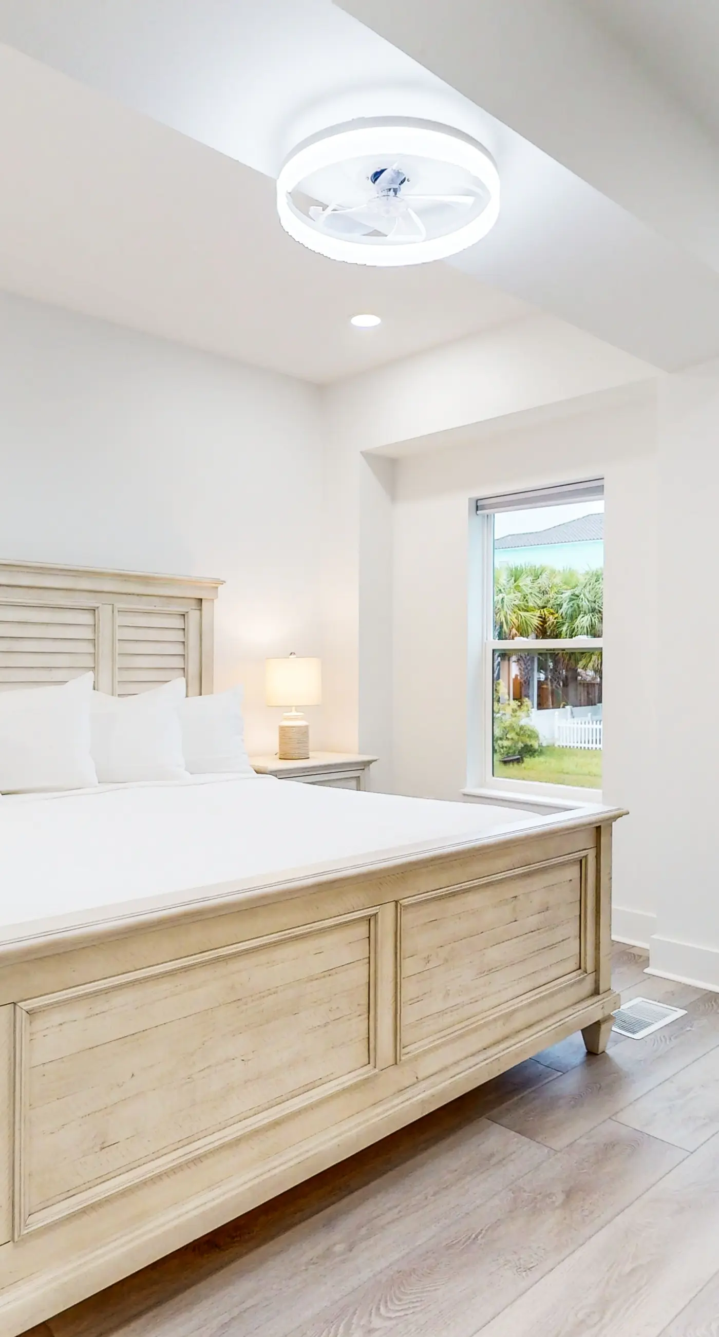 Dog-friendly house near the beach, balconies, washer&dryer, & cable