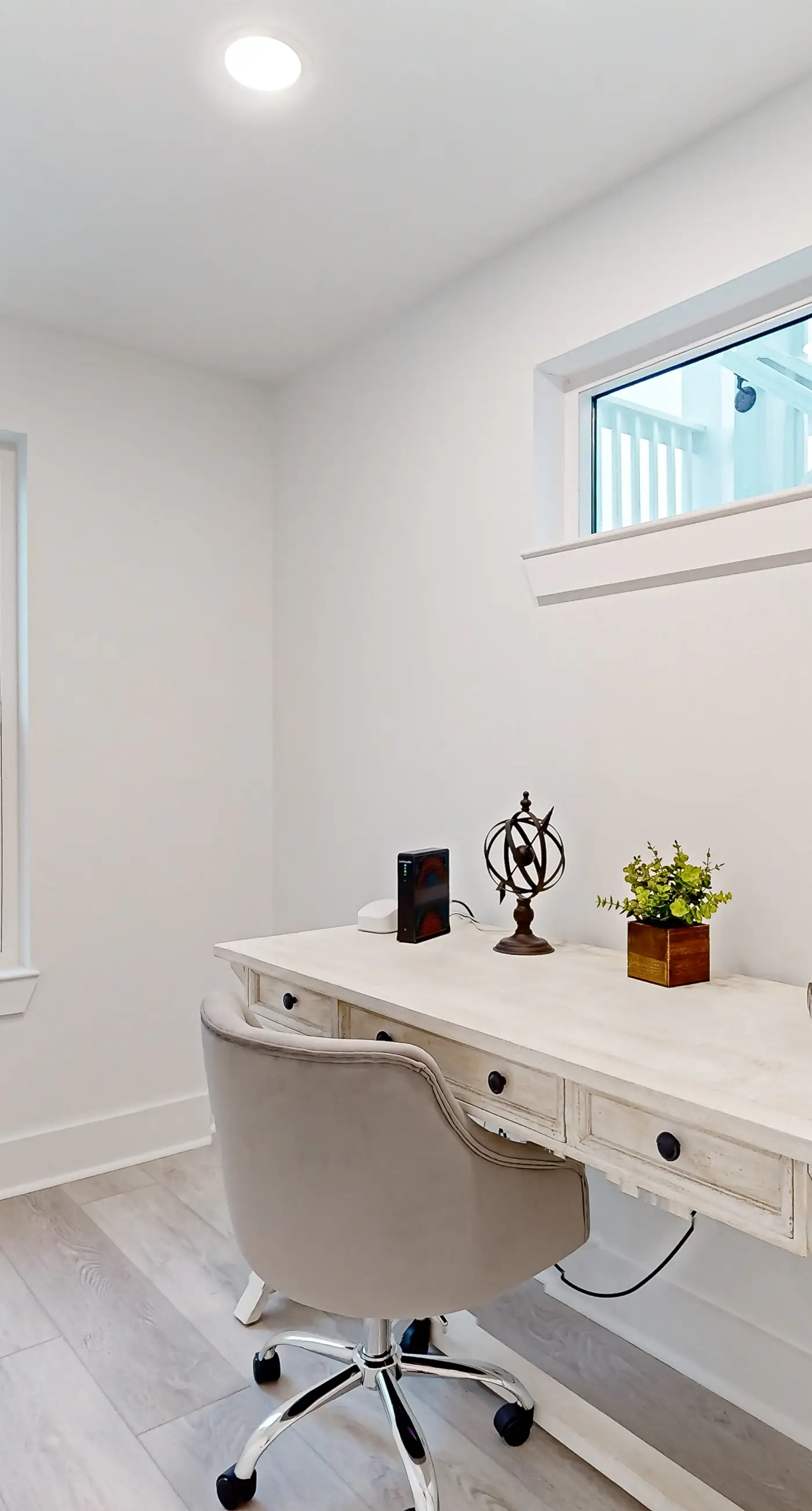 Dog-friendly house near the beach, balconies, washer&dryer, & cable