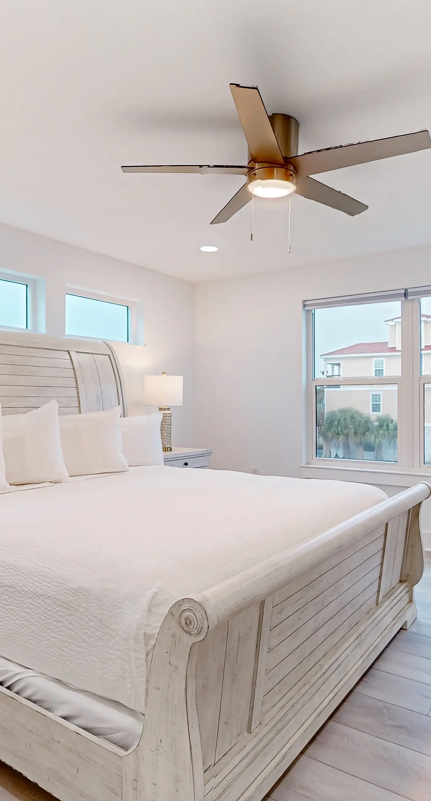 Dog-friendly house near the beach, balconies, washer&dryer, & cable