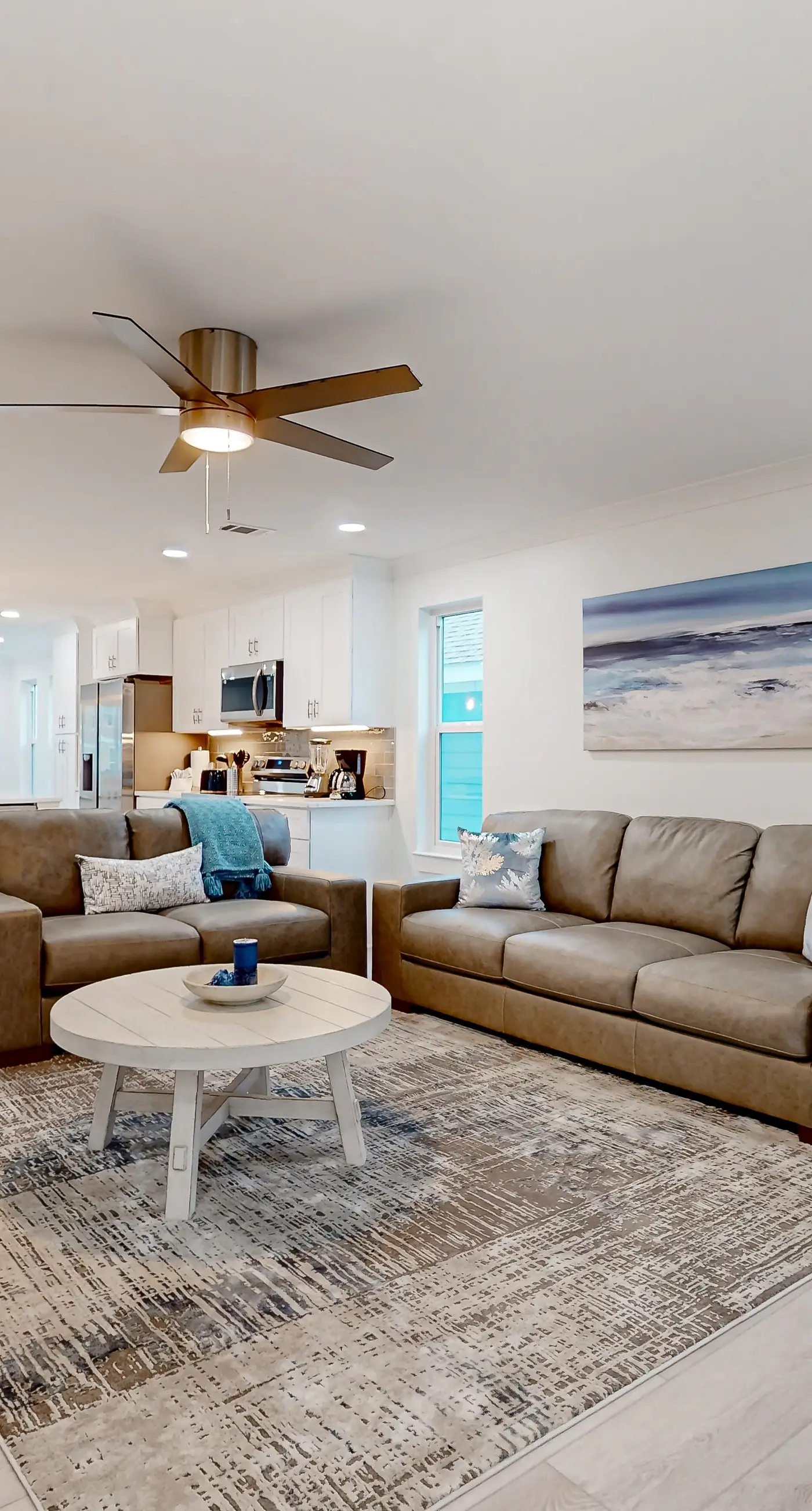 Dog-friendly house near the beach, balconies, washer&dryer, & cable