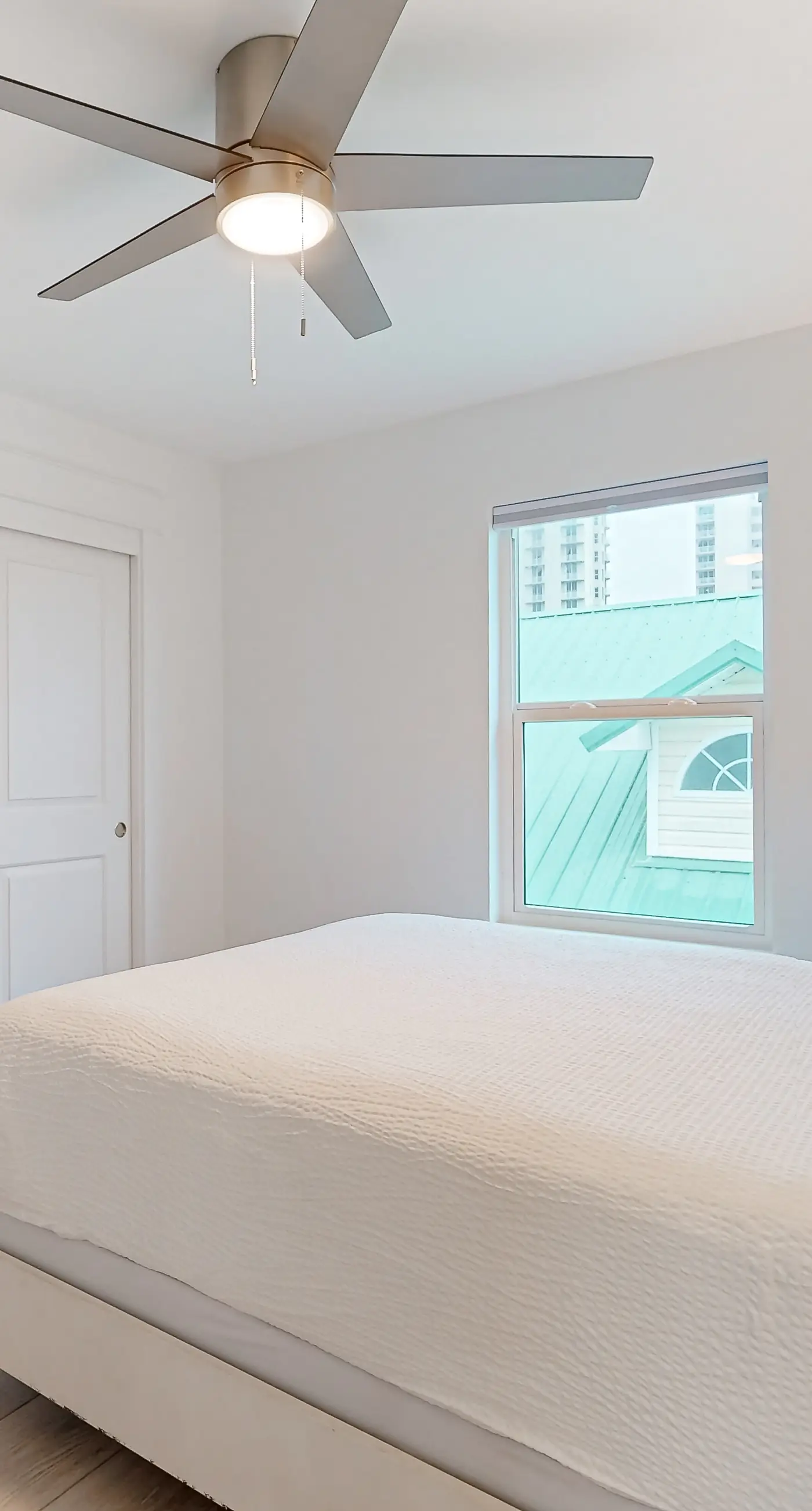 Dog-friendly house near the beach, balconies, washer&dryer, & cable
