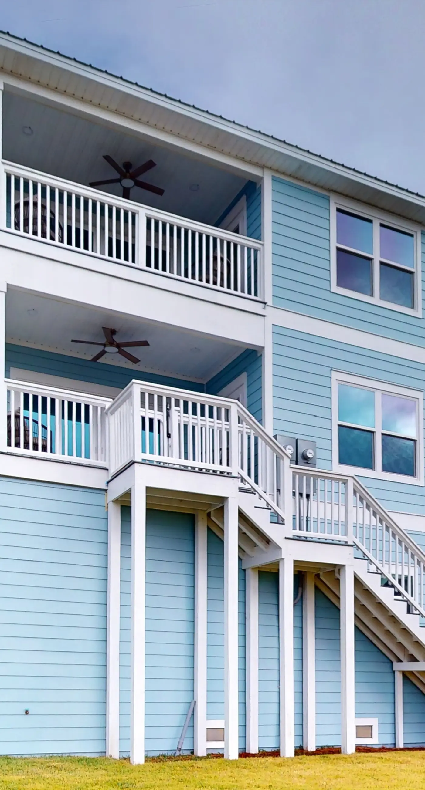 Dog-friendly house near the beach, balconies, washer&dryer, & cable