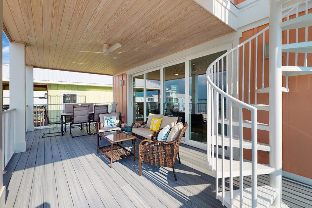 Newly built home near beach with sound view, balcony, WiFi, W/D & AC