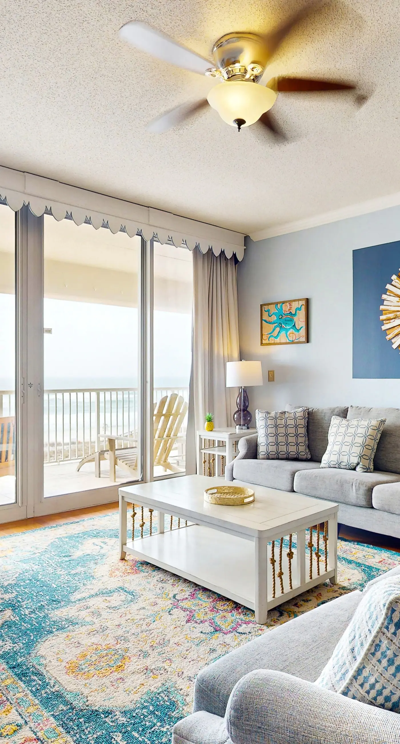 Updated 3rd floor condo w/ beach access and complementary BEACH SERVICE