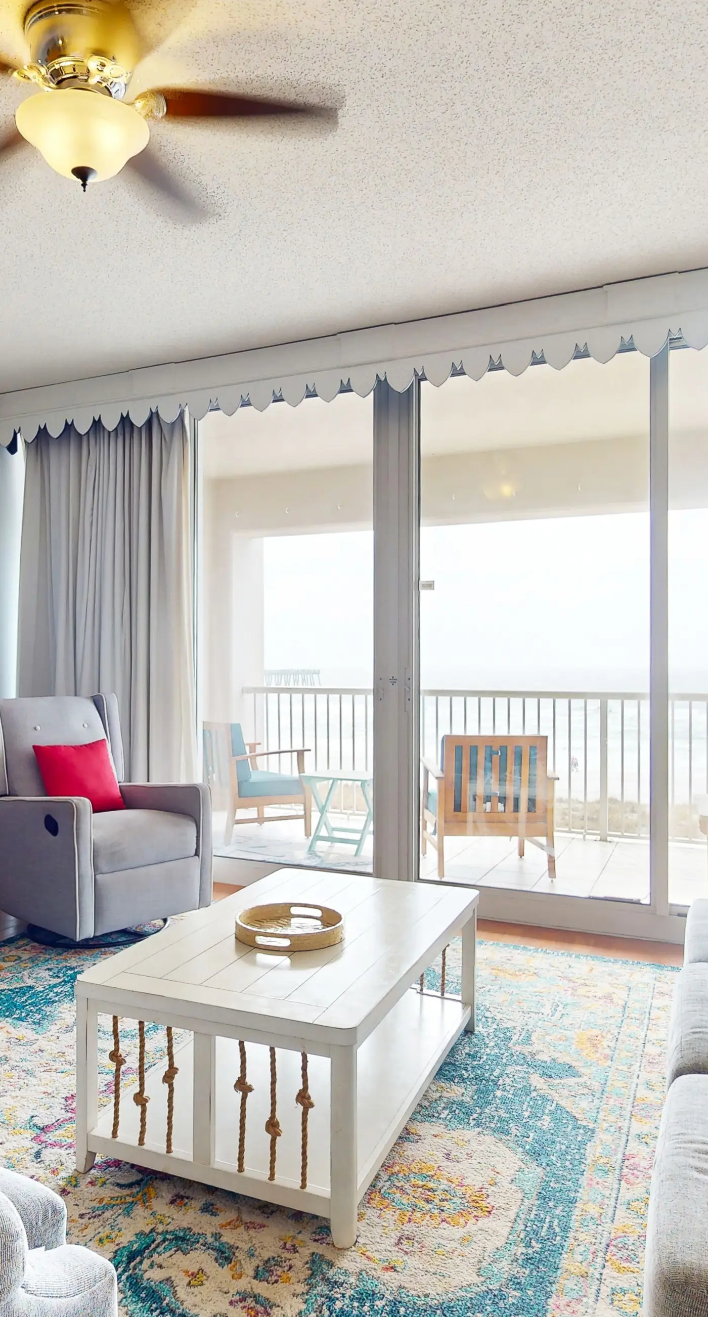 Updated 3rd floor condo w/ beach access and complementary BEACH SERVICE