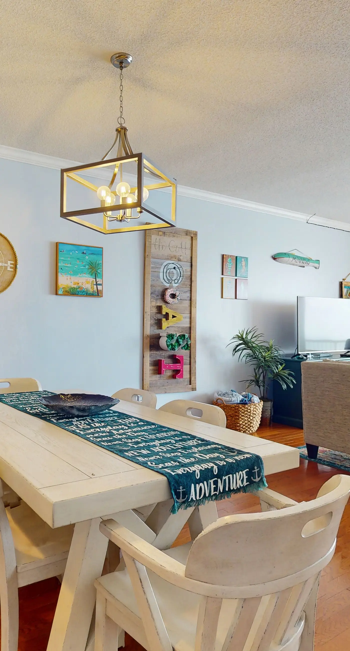 Updated 3rd floor condo w/ beach access and complementary BEACH SERVICE