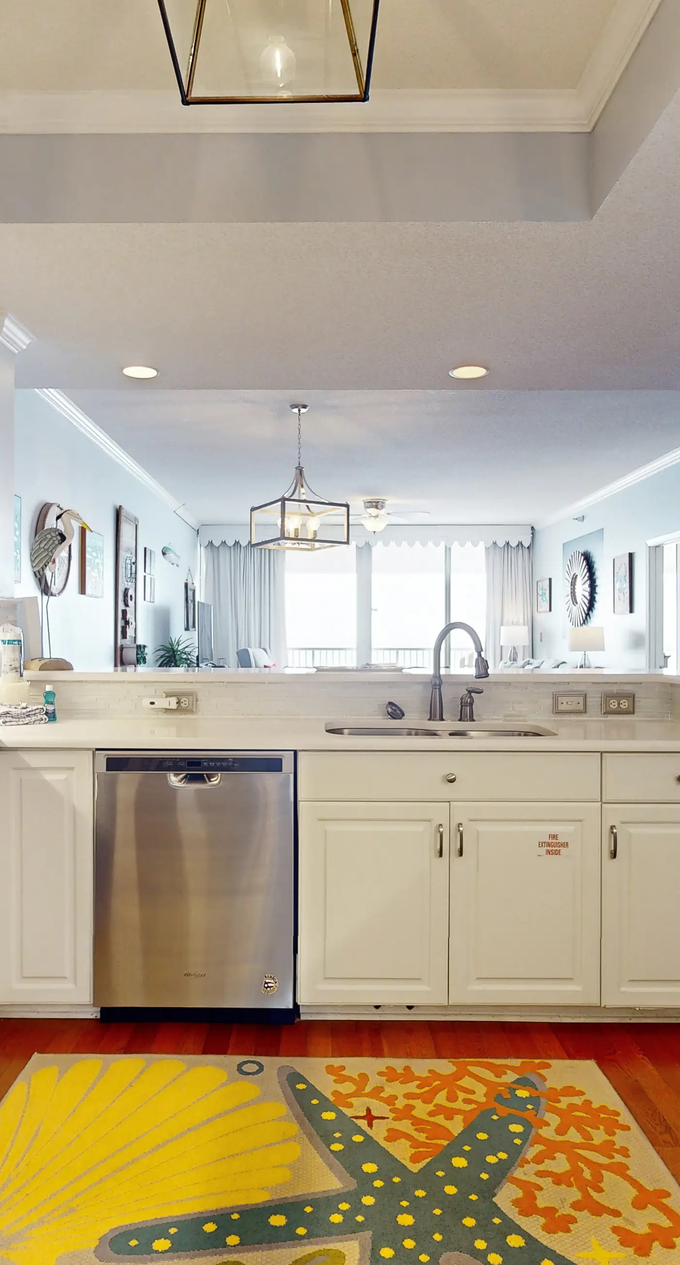 Updated 3rd floor condo w/ beach access and complementary BEACH SERVICE