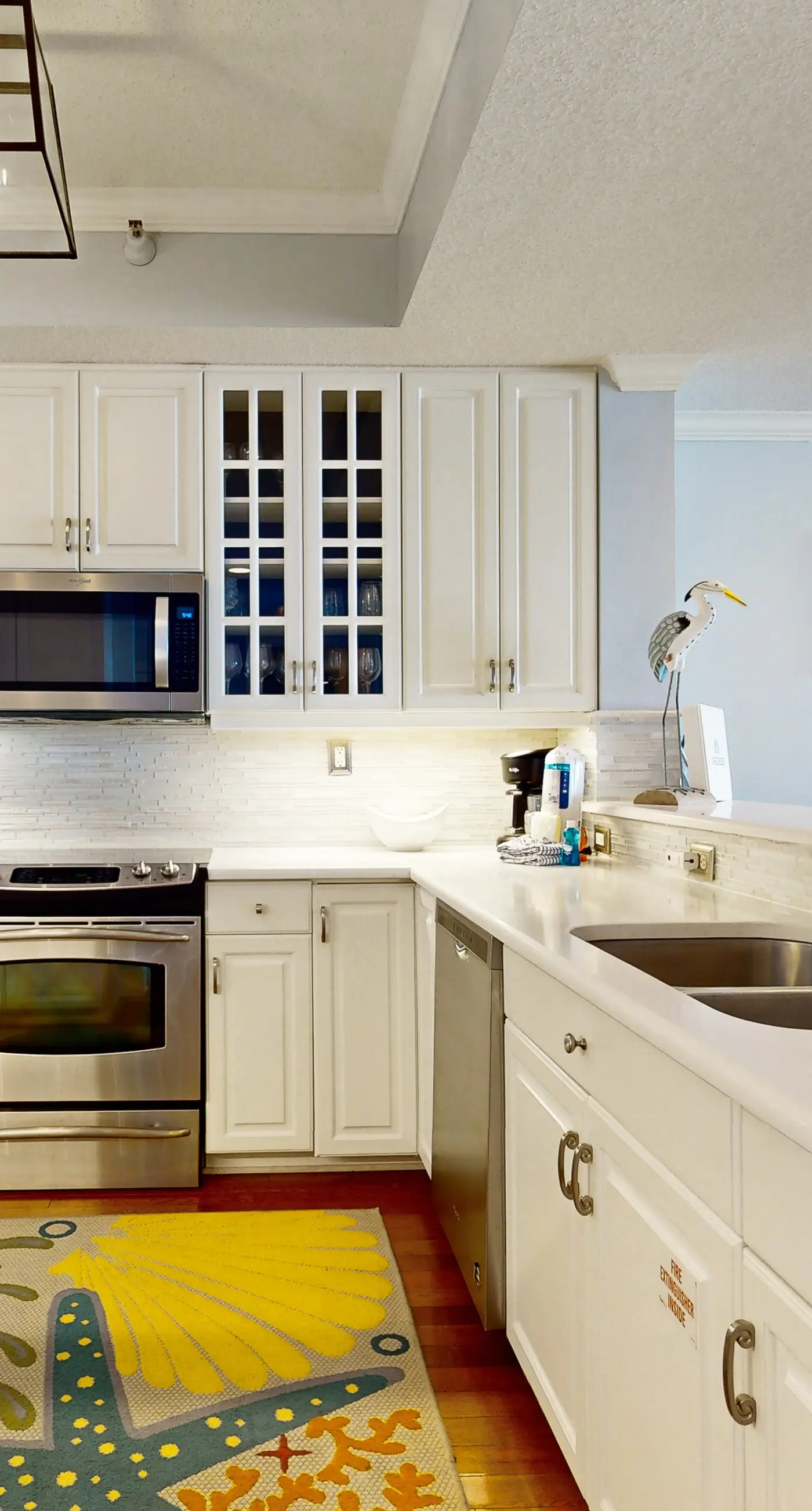 Updated 3rd floor condo w/ beach access and complementary BEACH SERVICE