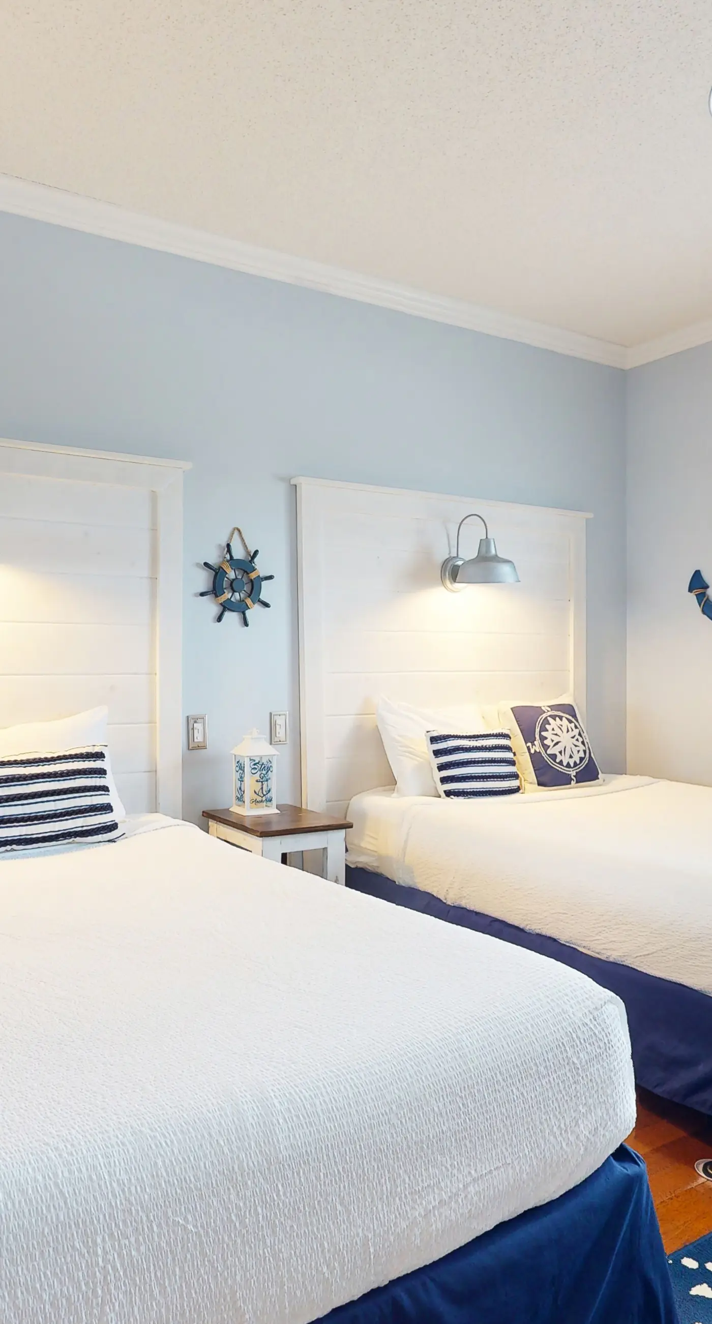 Updated 3rd floor condo w/ beach access and complementary BEACH SERVICE