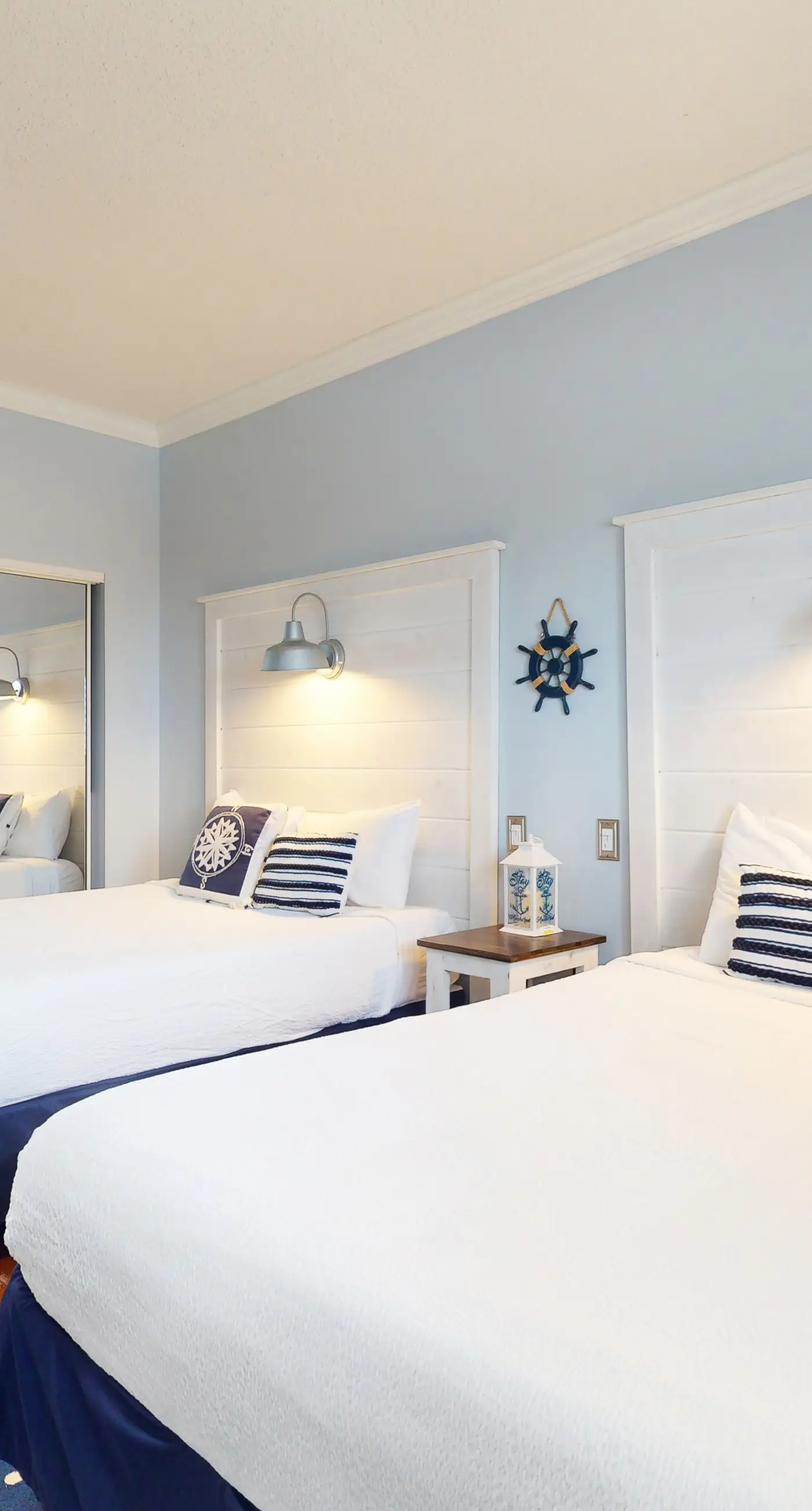 Updated 3rd floor condo w/ beach access and complementary BEACH SERVICE