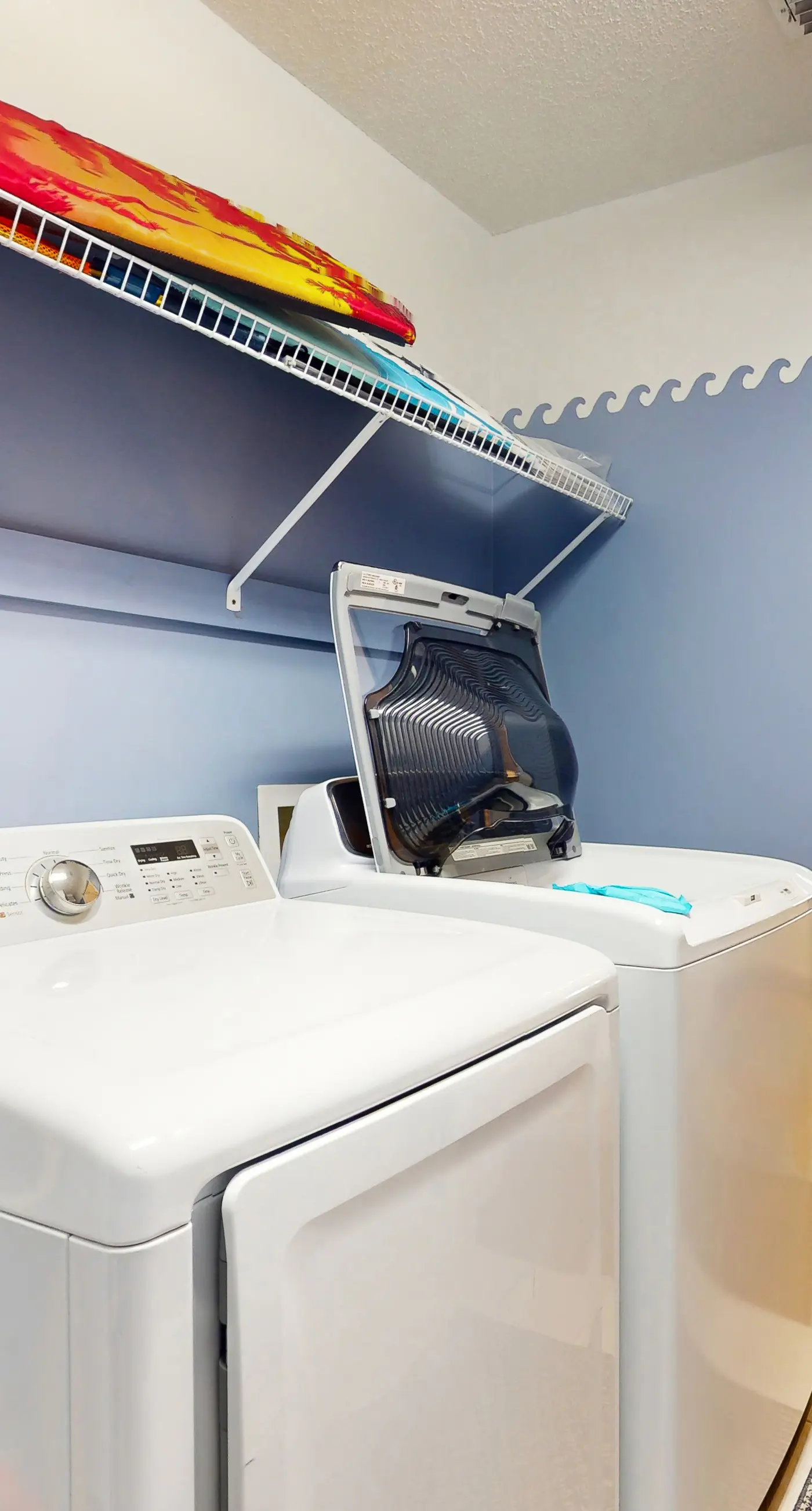 Updated 3rd floor condo w/ beach access and complementary BEACH SERVICE