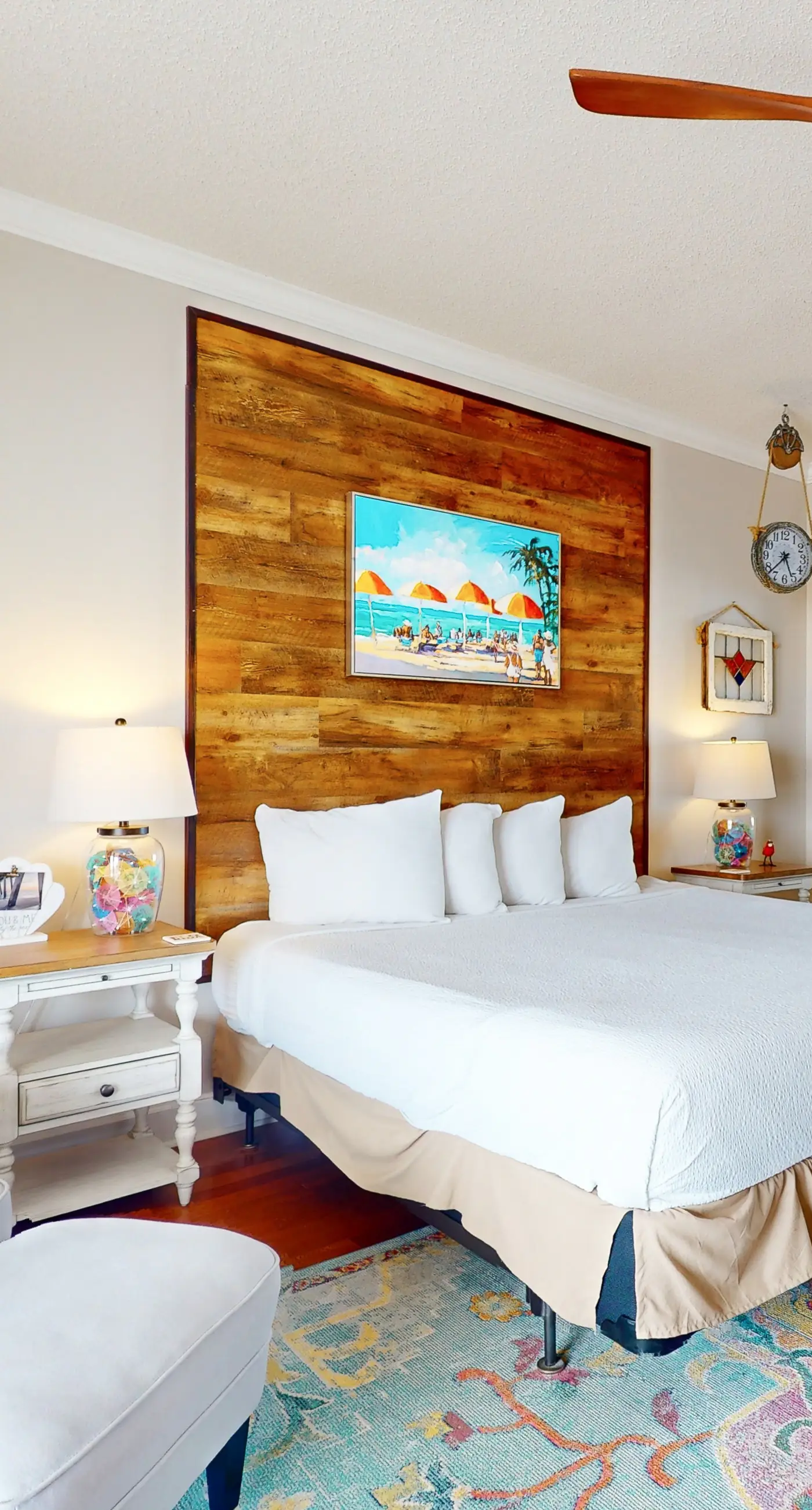 Updated 3rd floor condo w/ beach access and complementary BEACH SERVICE