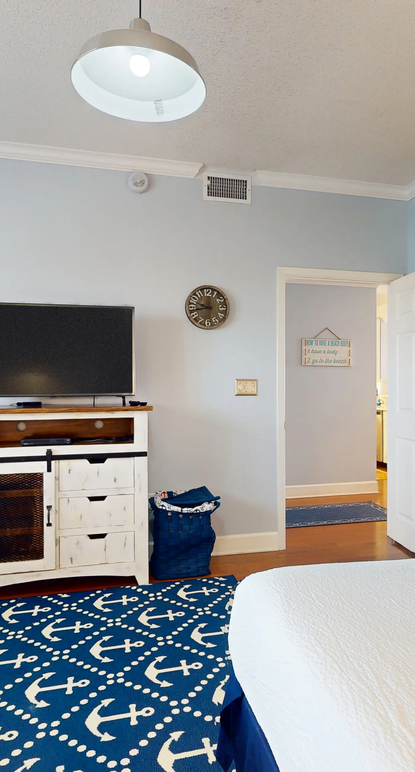 Updated 3rd floor condo w/ beach access and complementary BEACH SERVICE