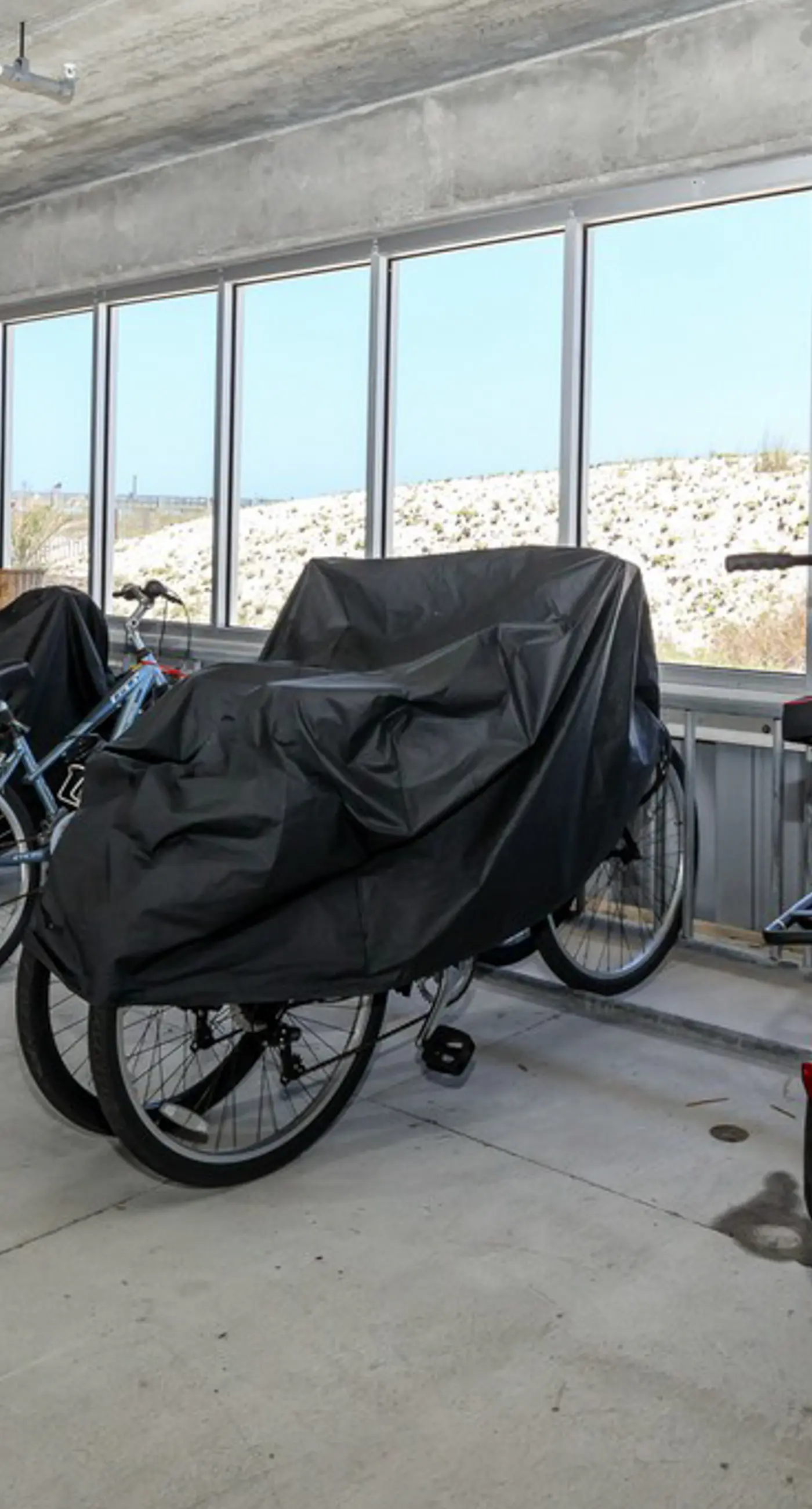 Updated 3rd floor condo w/ beach access and complementary BEACH SERVICE