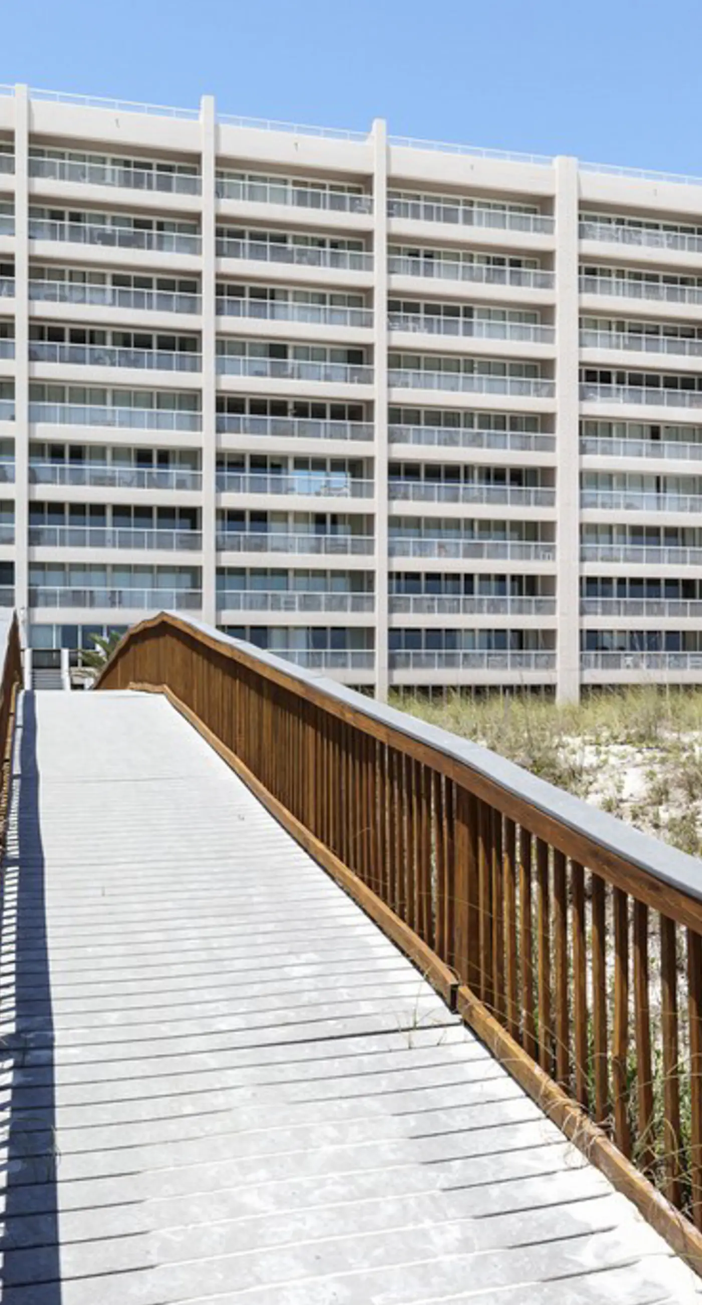 Updated 3rd floor condo w/ beach access and complementary BEACH SERVICE