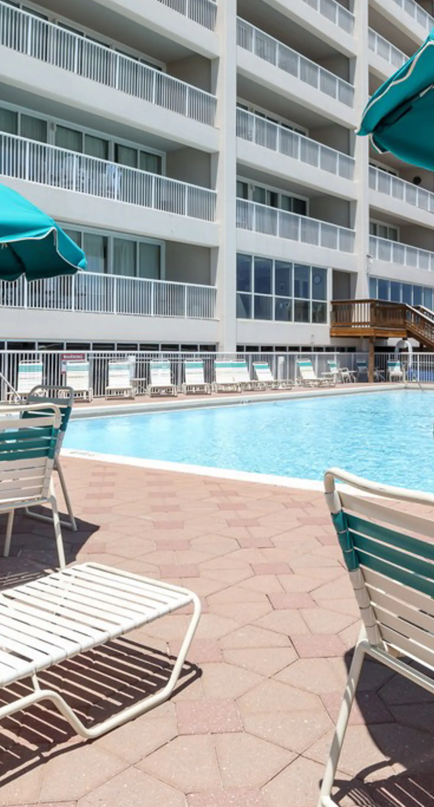 Updated 3rd floor condo w/ beach access and complementary BEACH SERVICE