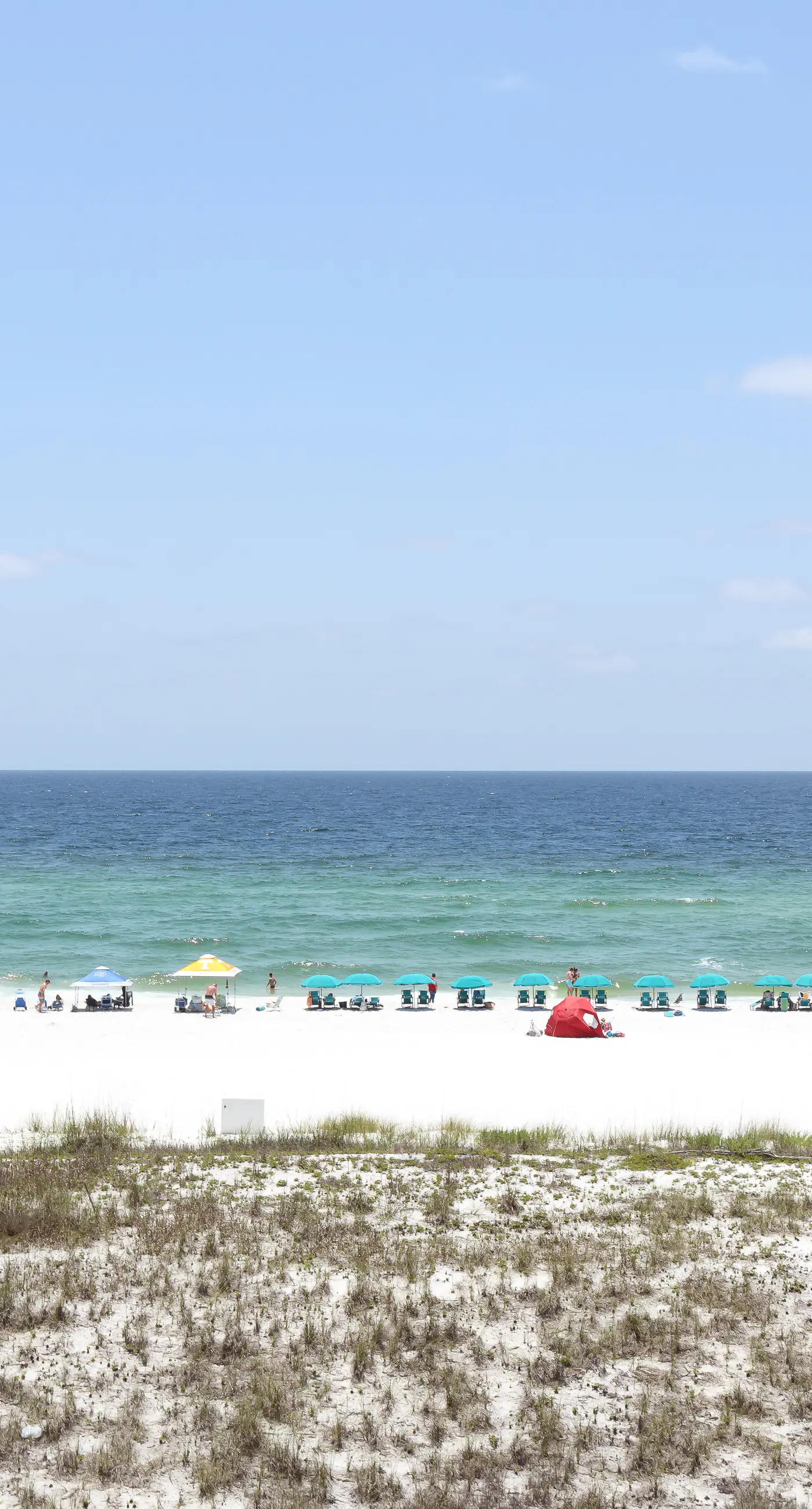 Updated 3rd floor condo w/ beach access and complementary BEACH SERVICE