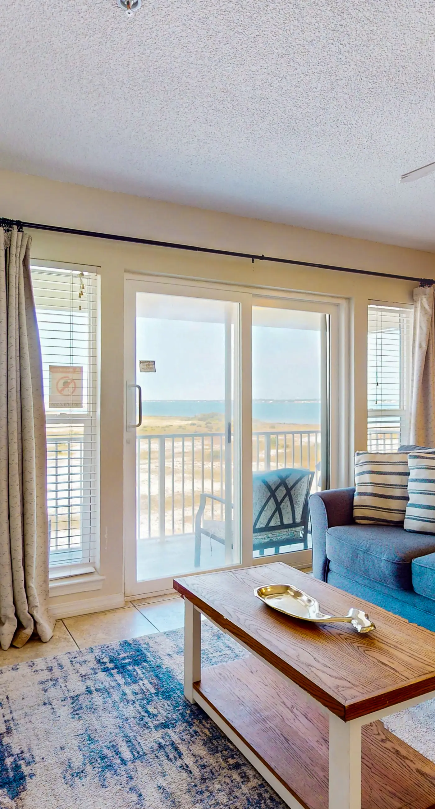 Bright condo with shared pool, beach access & central location