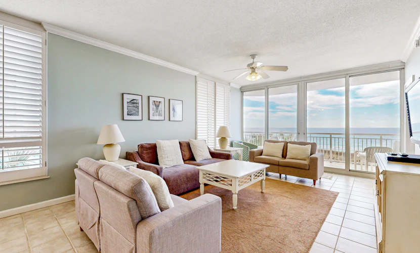 Dreamy Navarre Getaway w/ Shared Pool/Hot Tub, Corner Location & Private Balcony