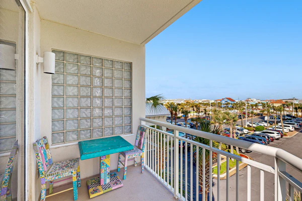 Dreamy Navarre Getaway w/ Shared Pool/Hot Tub, Corner Location & Private Balcony