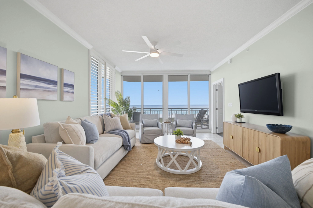 Dreamy Navarre Getaway w/ Shared Pool/Hot Tub, Corner Location & Private Balcony
