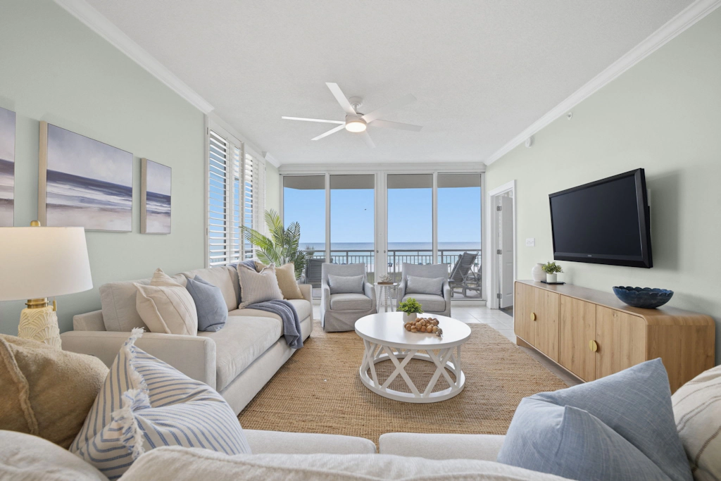 Dreamy Navarre Getaway w/ Shared Pool/Hot Tub, Corner Location & Private Balcony