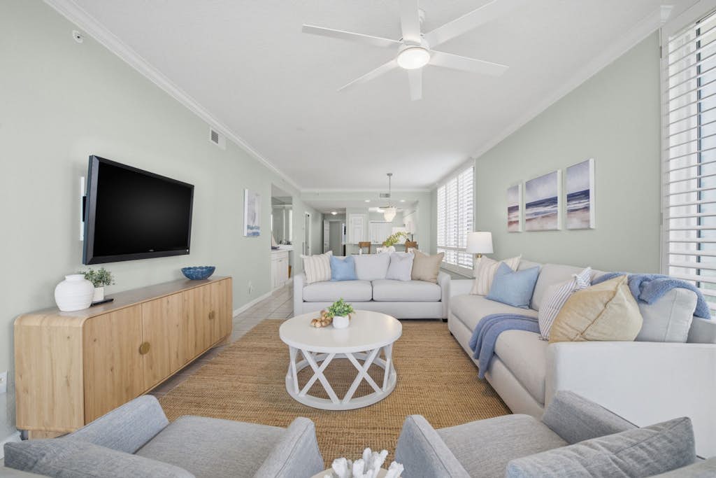Dreamy Navarre Getaway w/ Shared Pool/Hot Tub, Corner Location & Private Balcony
