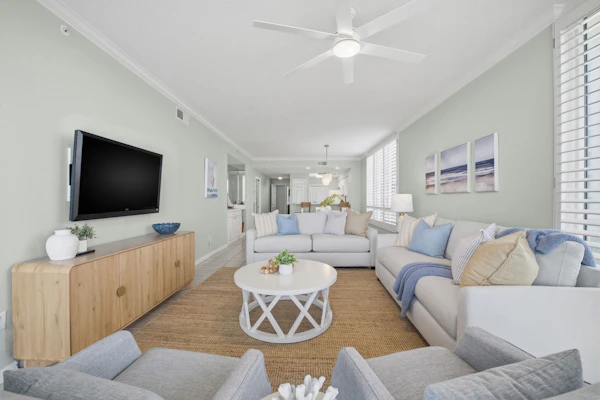 Dreamy Navarre Getaway w/ Shared Pool/Hot Tub, Corner Location & Private Balcony