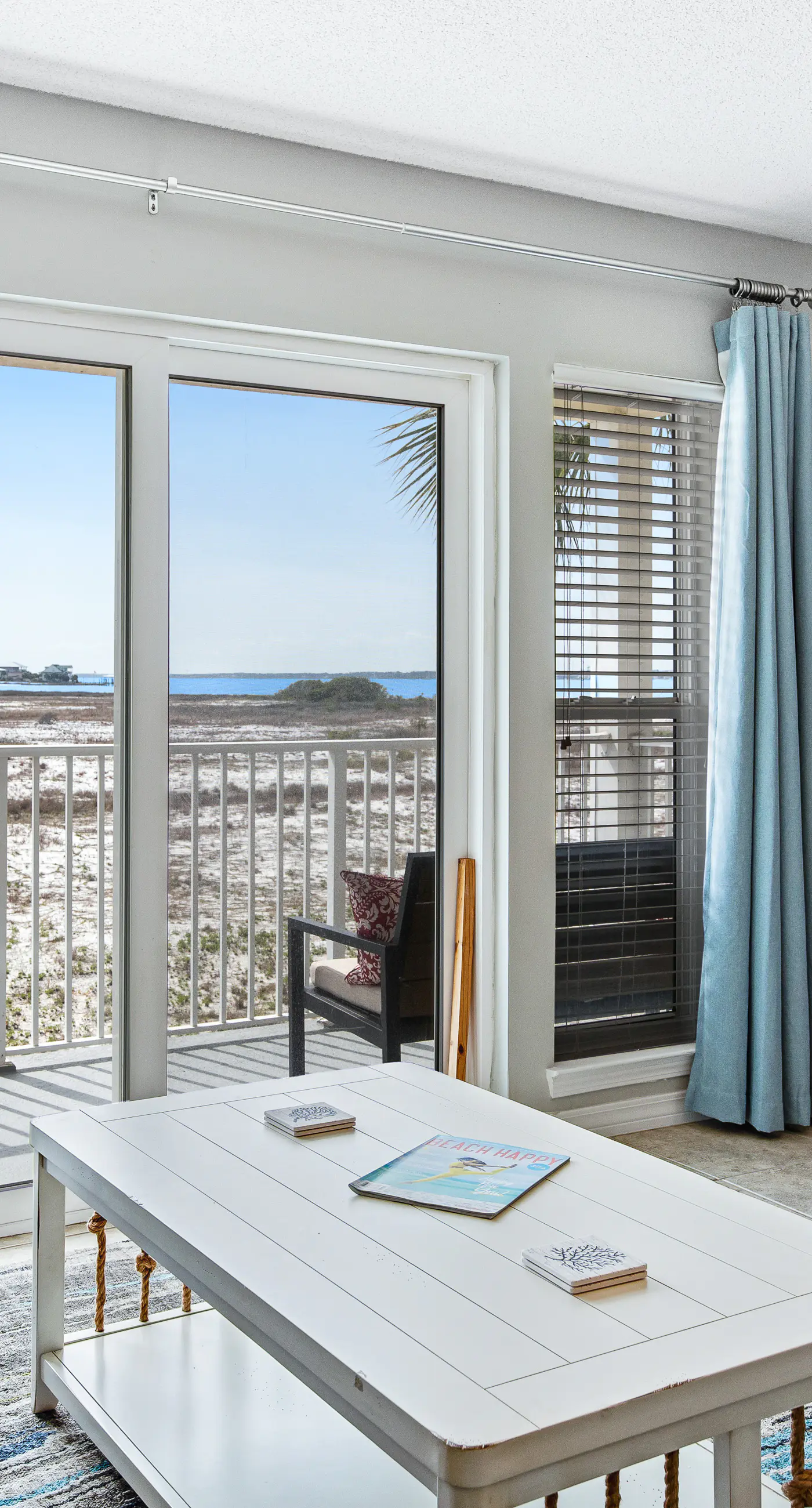 Lovely condo with shared pool, washer&dryer, high-speed WiFi, and central AC