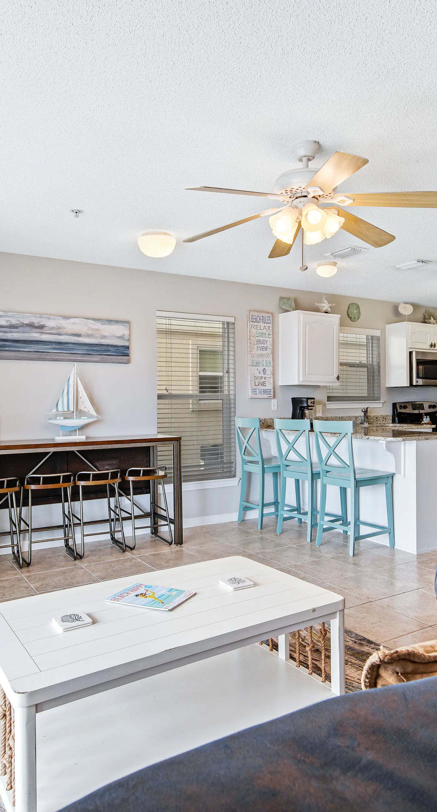 Lovely condo with shared pool, washer&dryer, high-speed WiFi, and central AC