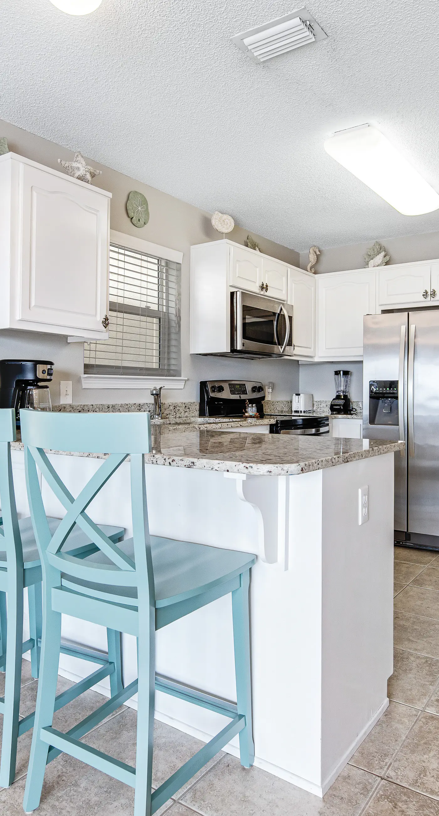 Lovely condo with shared pool, washer&dryer, high-speed WiFi, and central AC