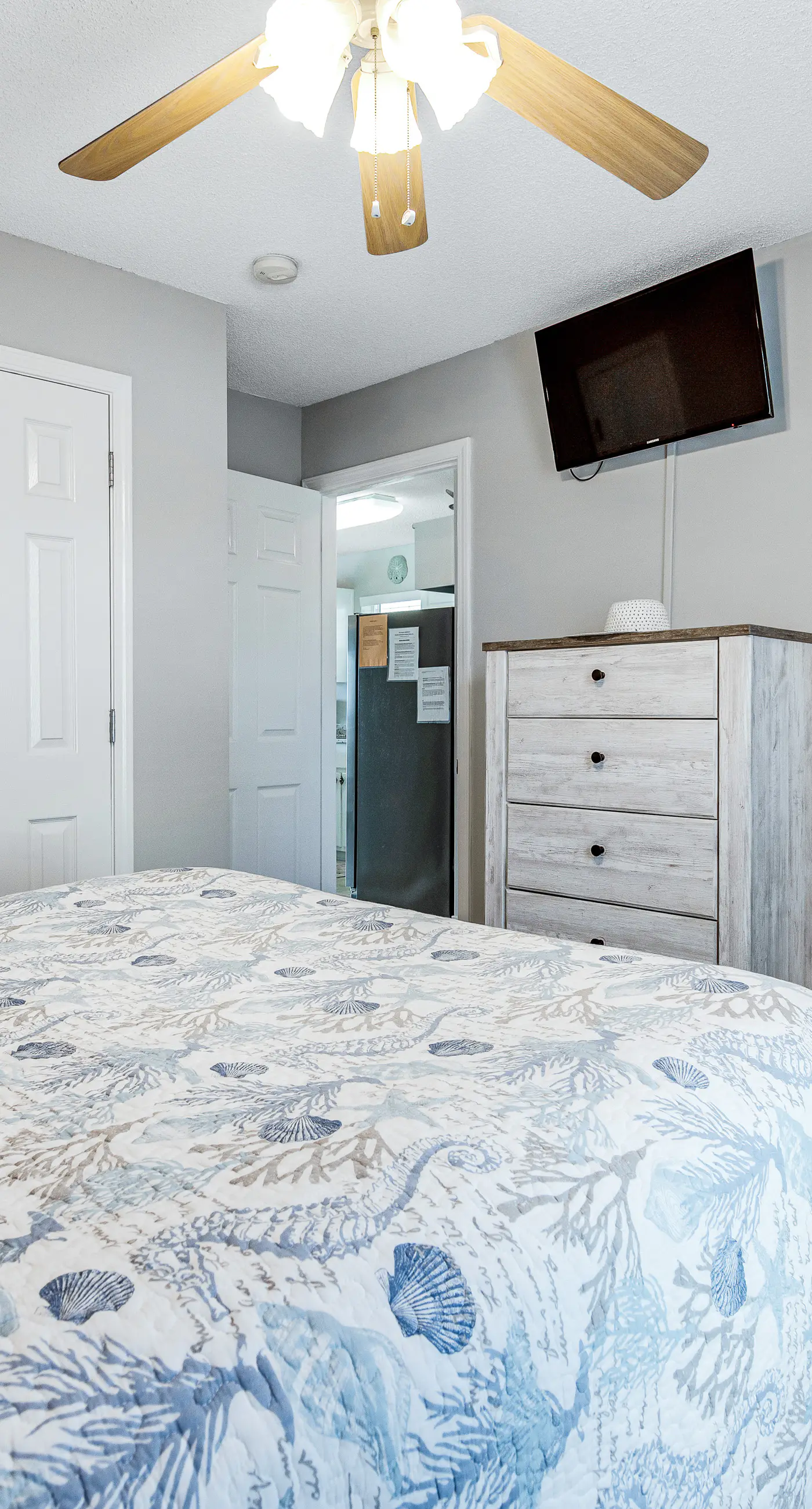 Lovely condo with shared pool, washer&dryer, high-speed WiFi, and central AC