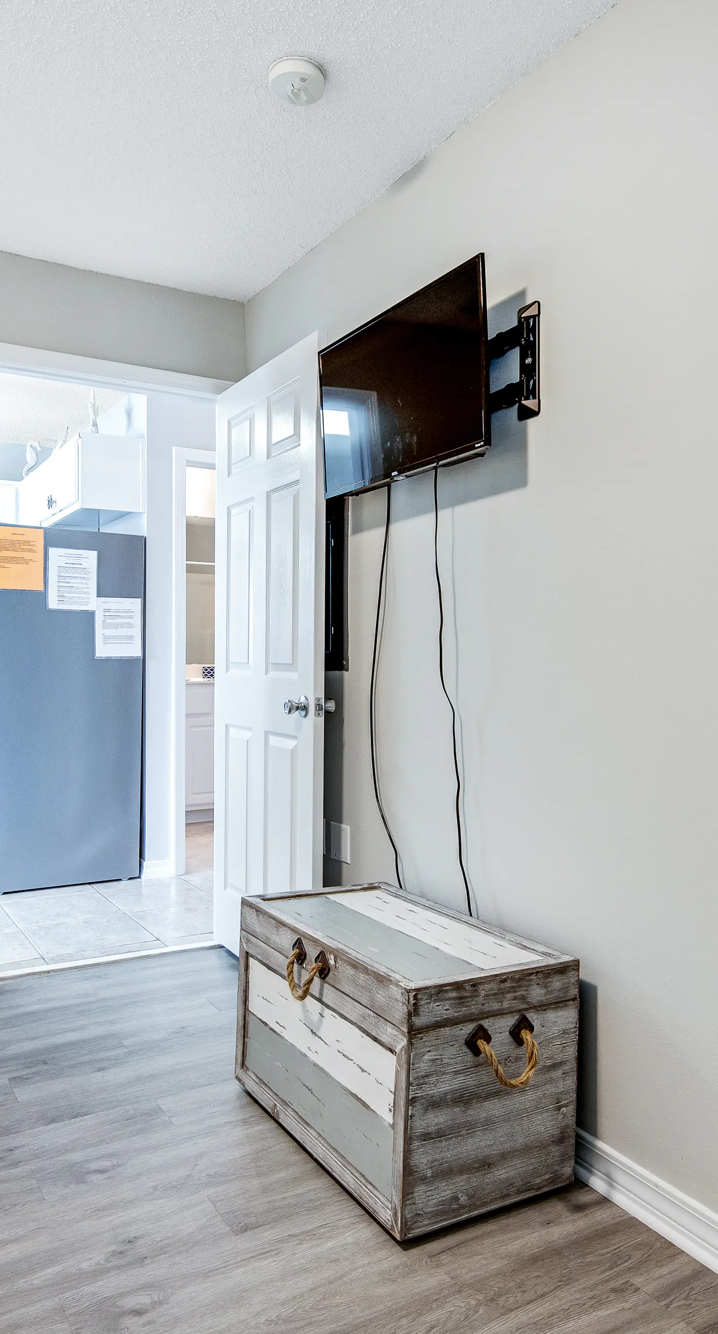 Lovely condo with shared pool, washer&dryer, high-speed WiFi, and central AC