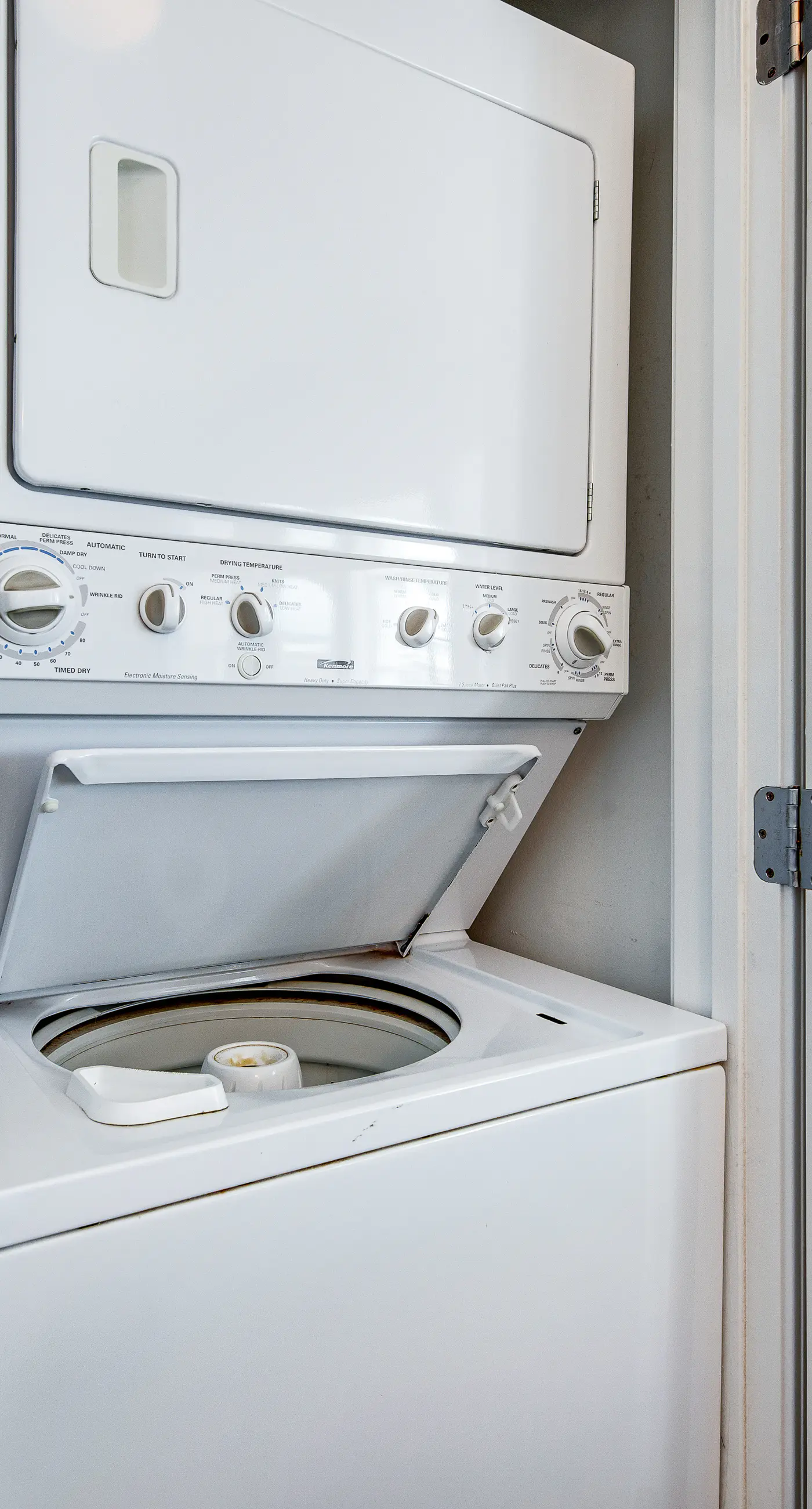 Lovely condo with shared pool, washer&dryer, high-speed WiFi, and central AC