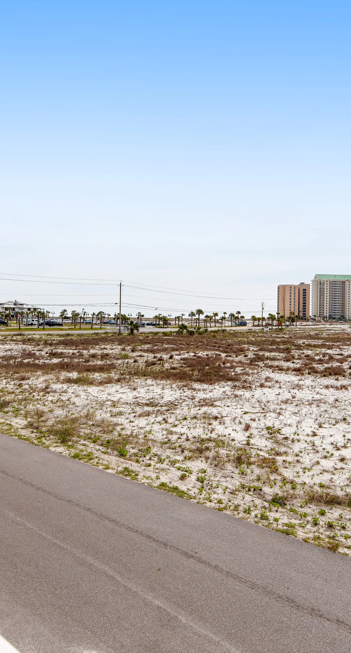 Lovely condo with shared pool, washer&dryer, high-speed WiFi, and central AC