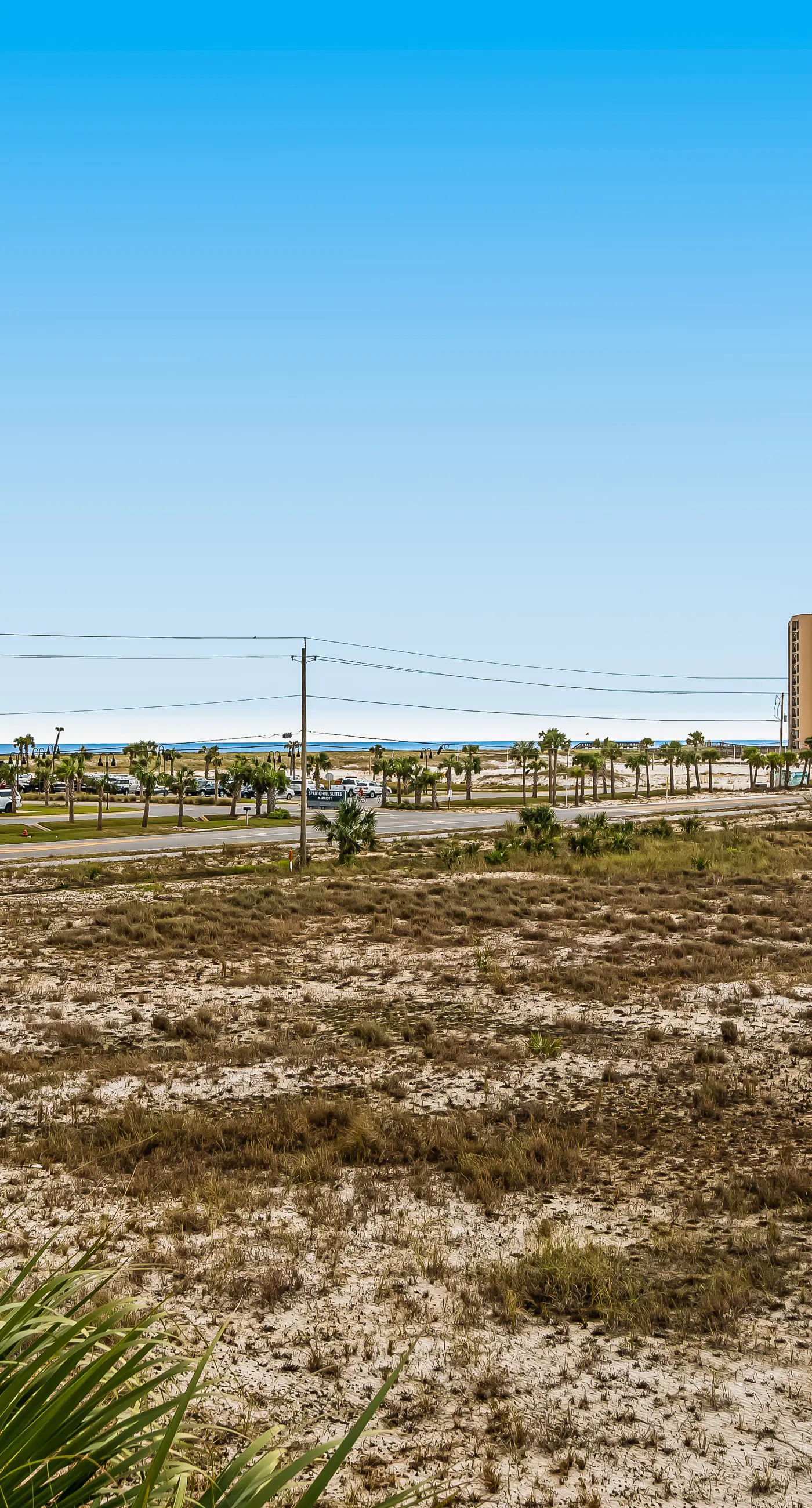 Lovely condo with shared pool, washer&dryer, high-speed WiFi, and central AC