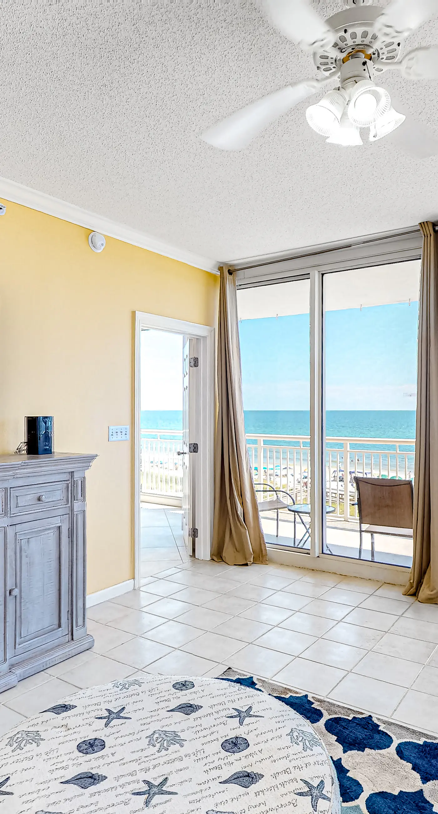 3rd-Floor Gulf-Front Condo w/Balcony, Shared Hot Tub, Heated Pool, & Fast WiFi